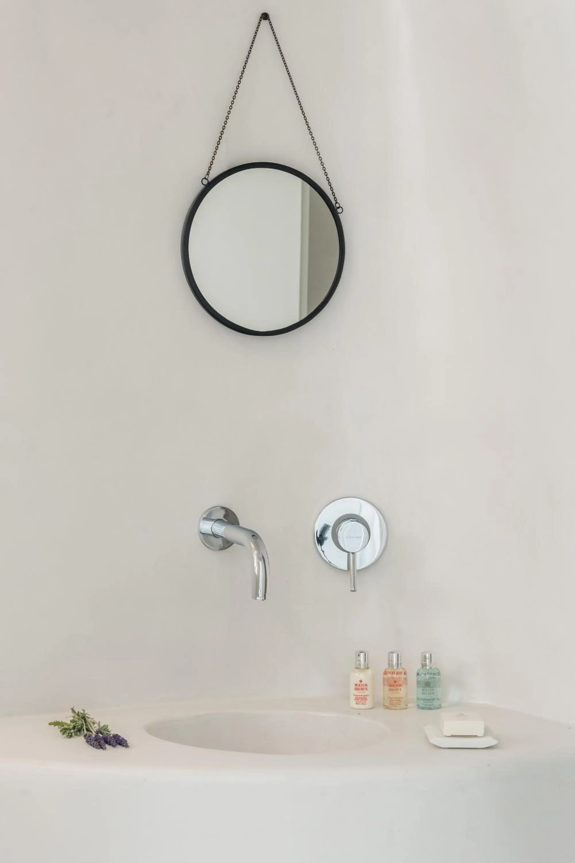 Bathroom in Aspaki by Art Maisons