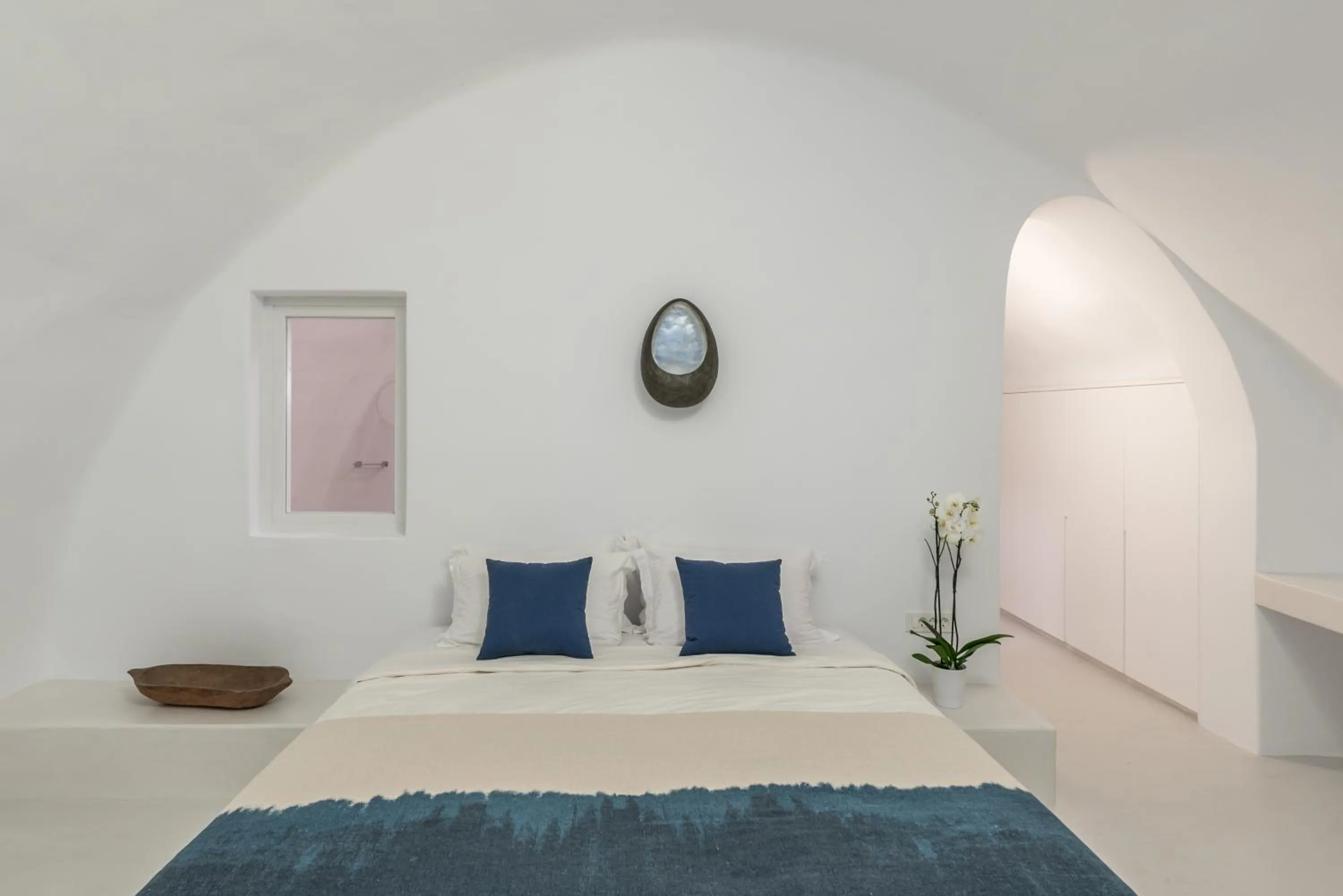 Bed in Aspaki by Art Maisons