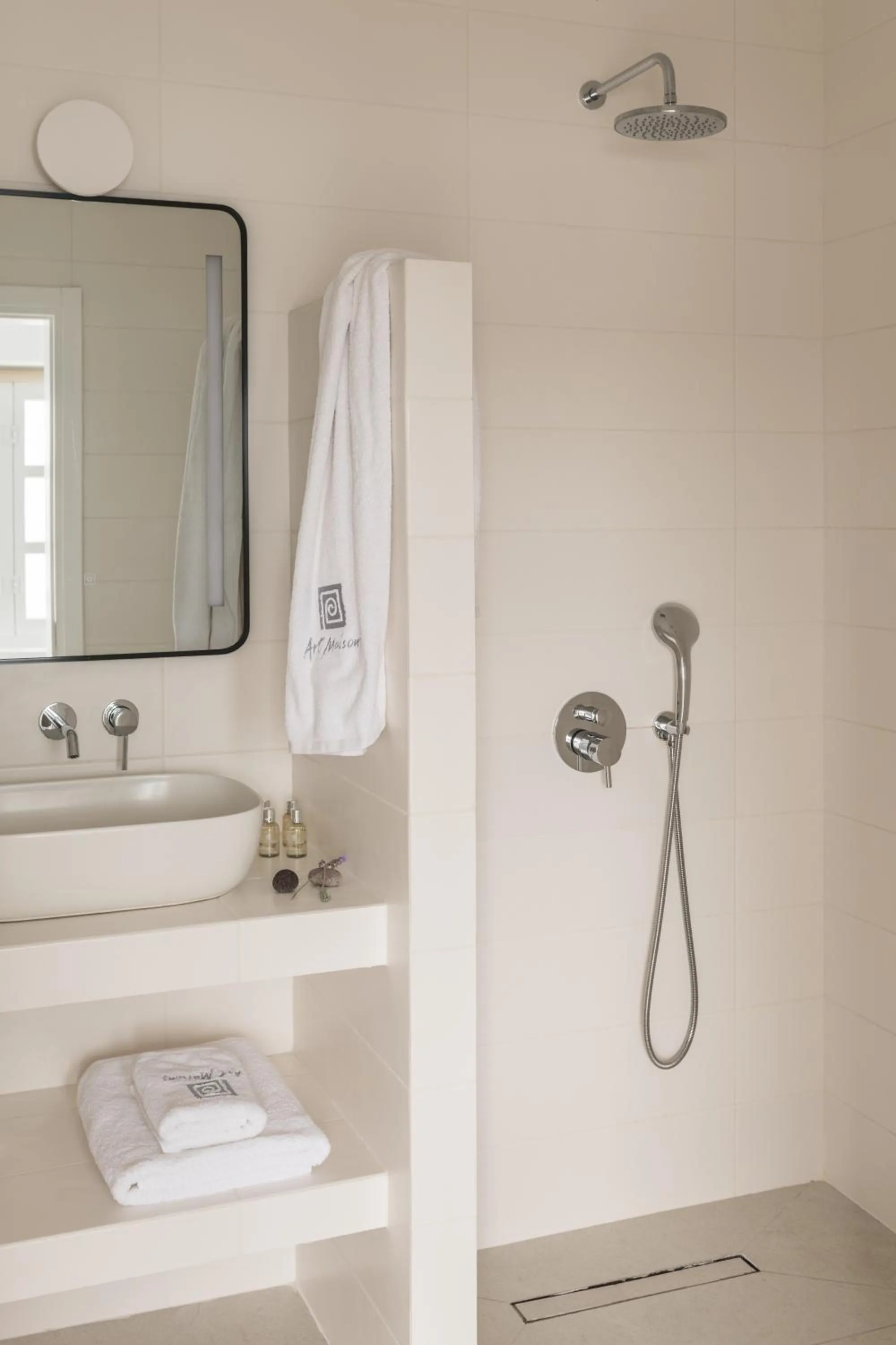 Aspaki by Art Maisons