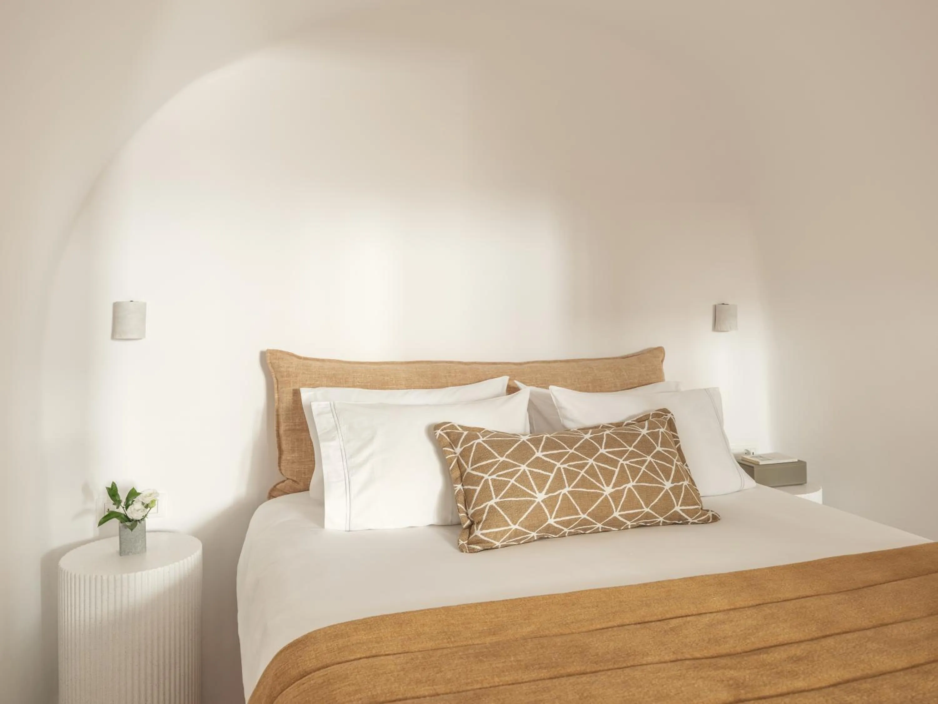 Bed in Aspaki by Art Maisons