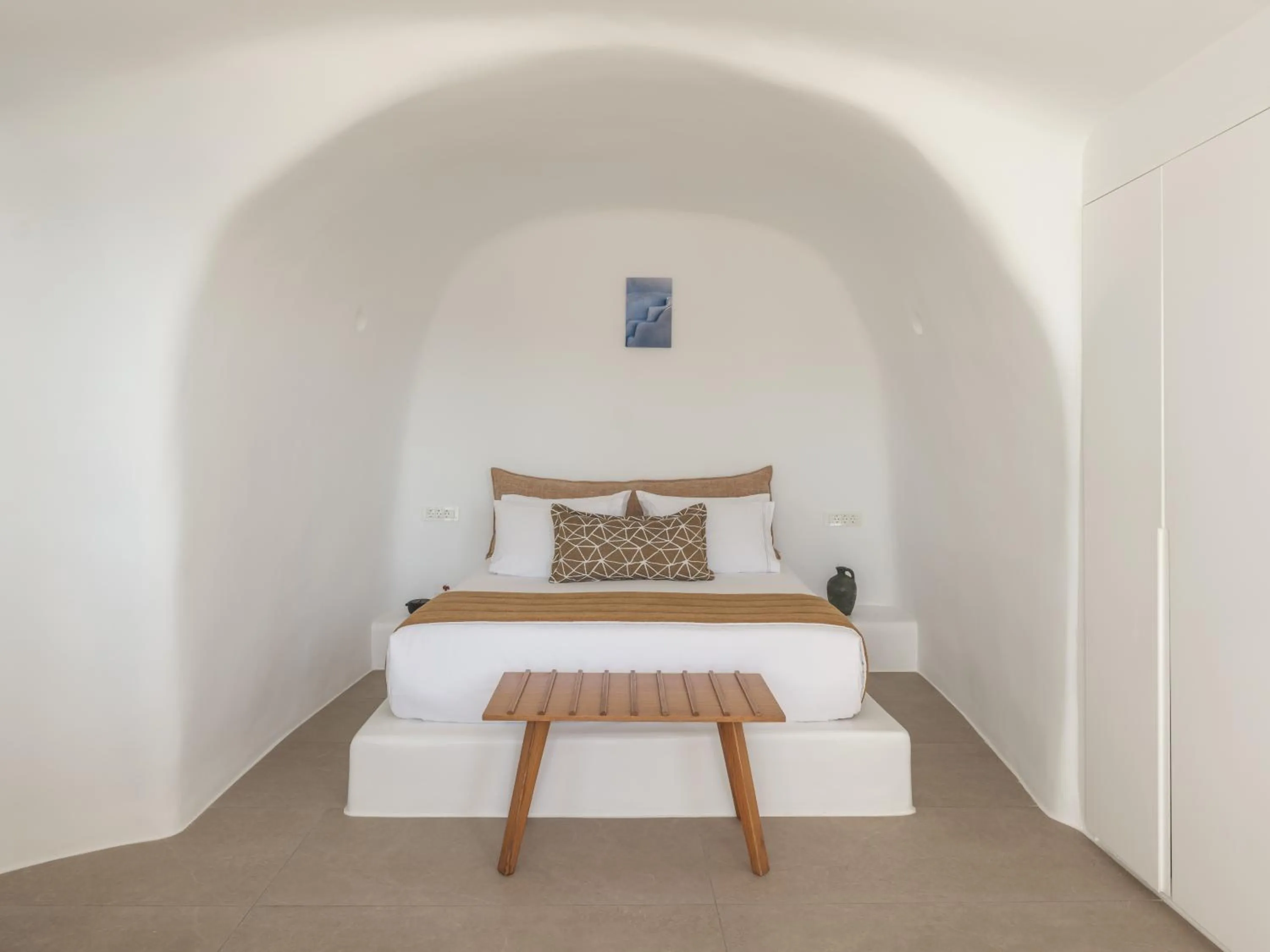 Bed in Aspaki by Art Maisons