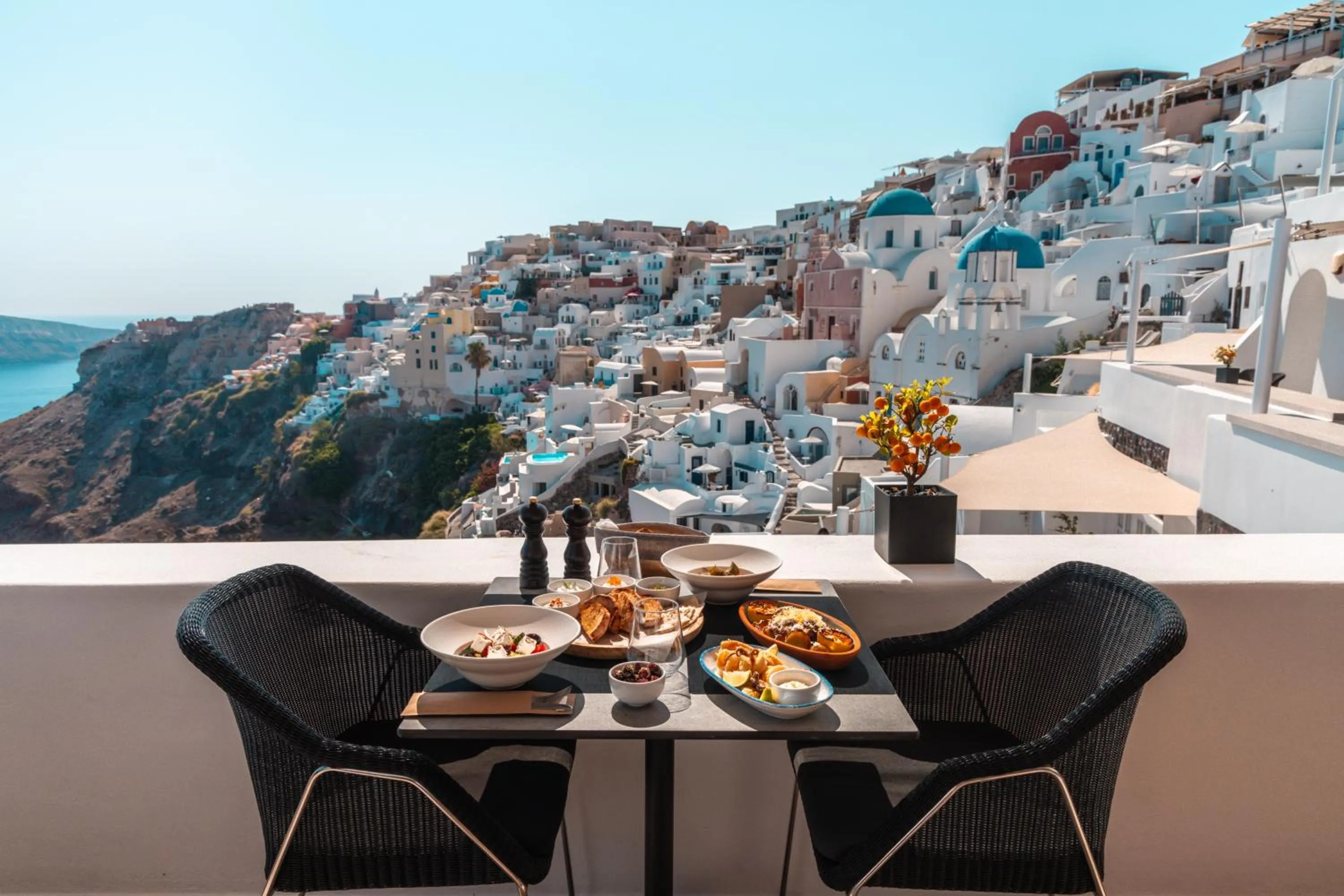 Restaurant/places to eat in Aspaki by Art Maisons