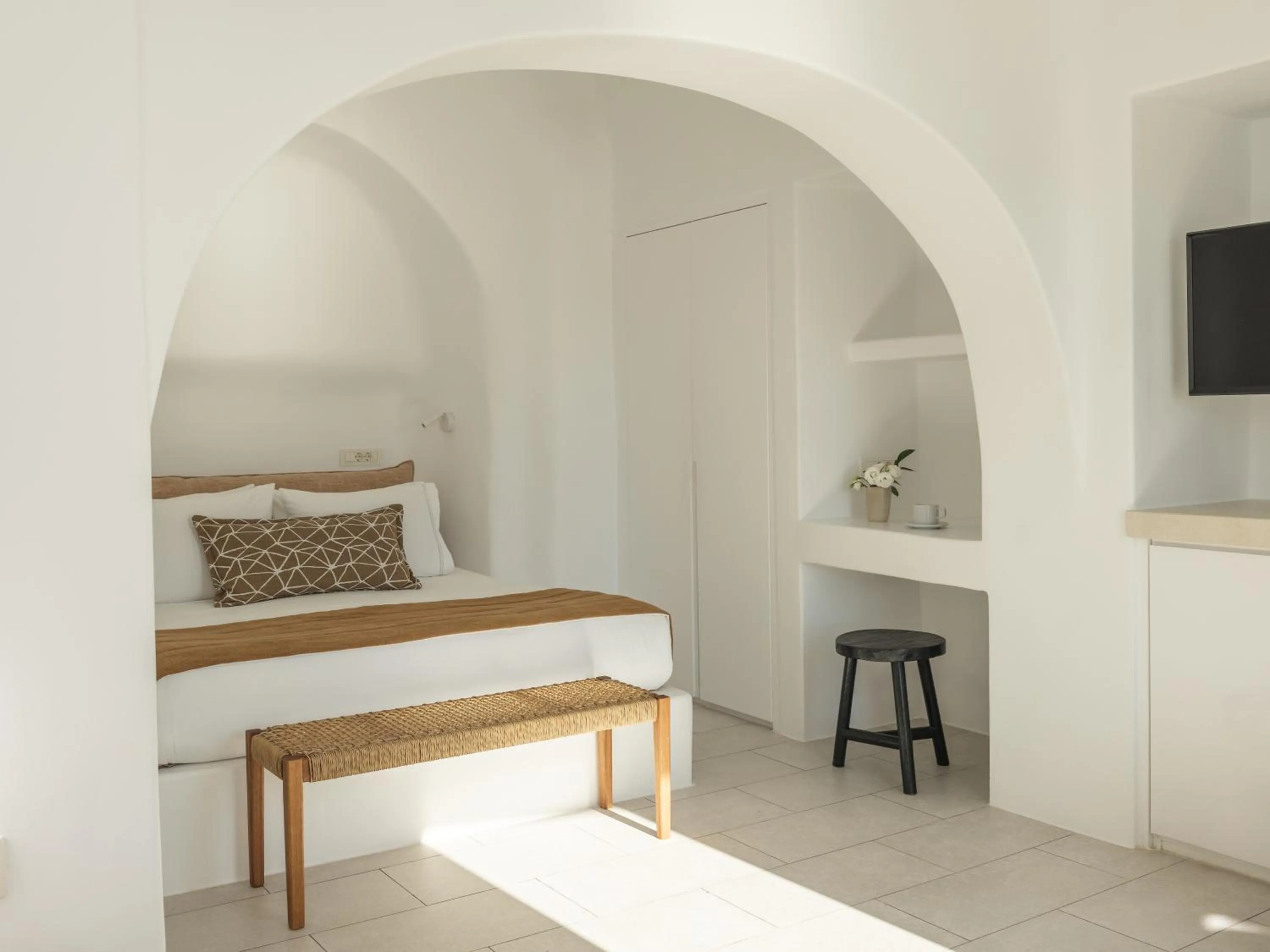 Bed in Aspaki by Art Maisons