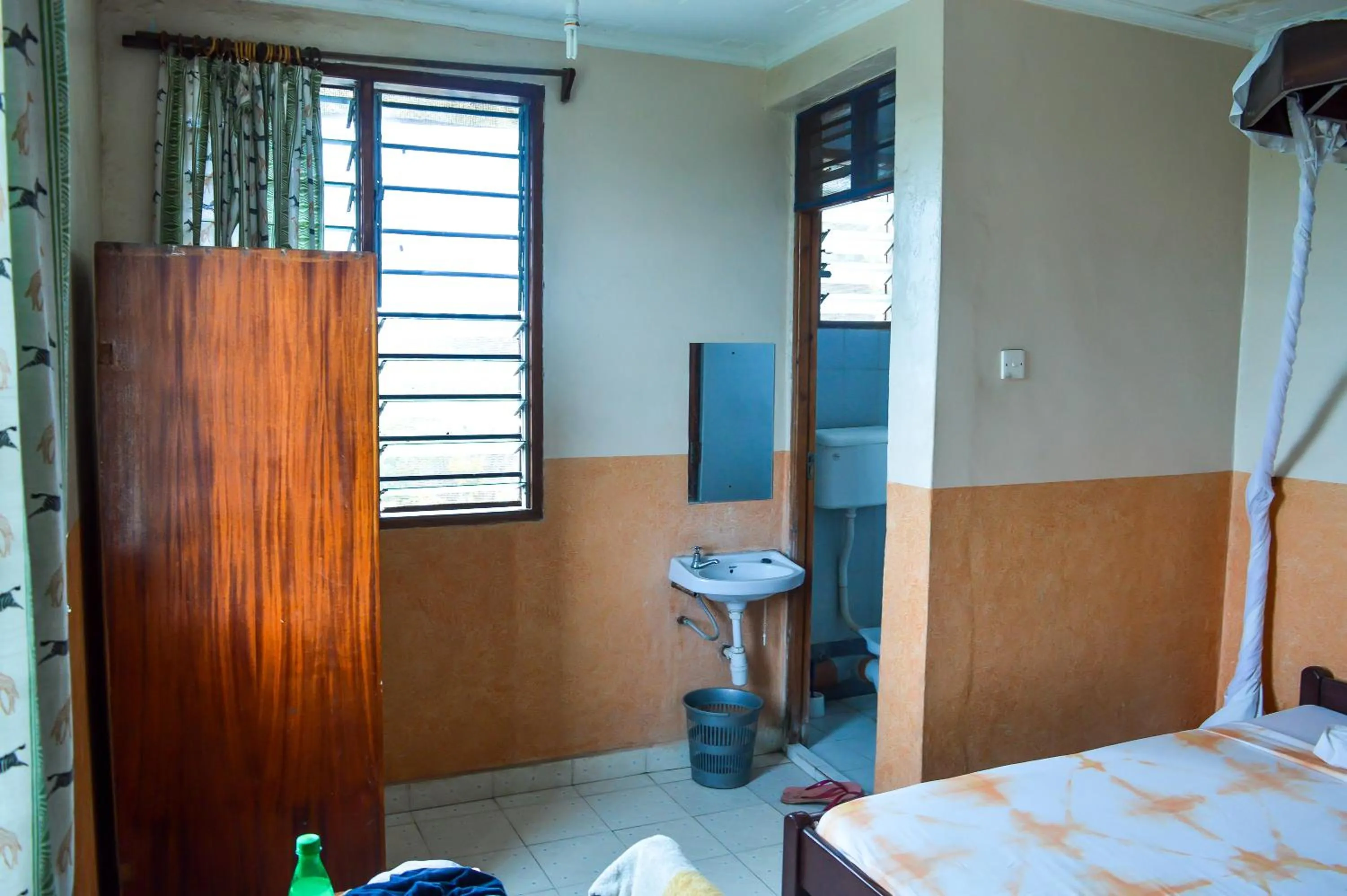 Bathroom, Bed in Ogalis K-coast Hotel