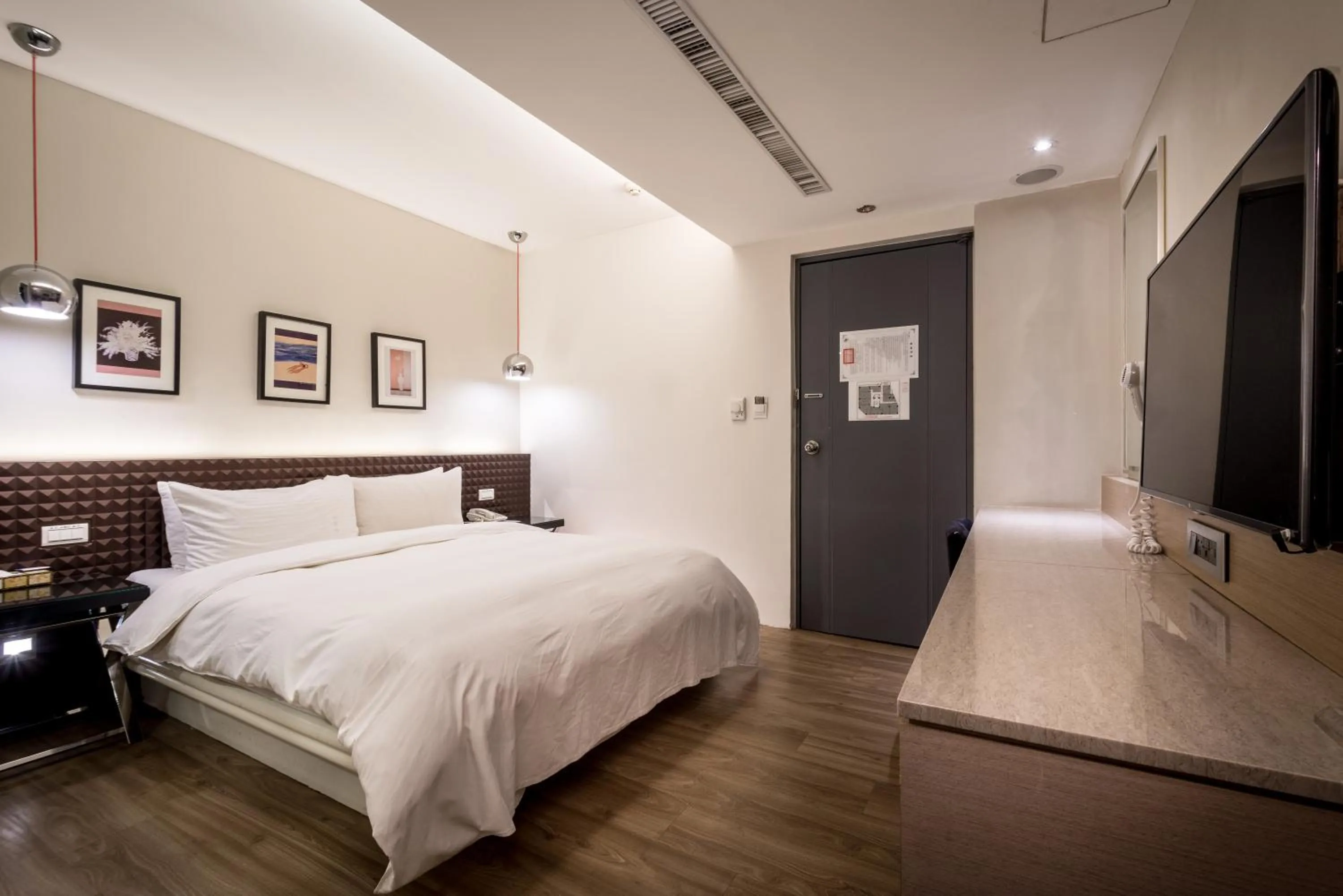 Photo of the whole room, Bed in Royal Garden Hotel