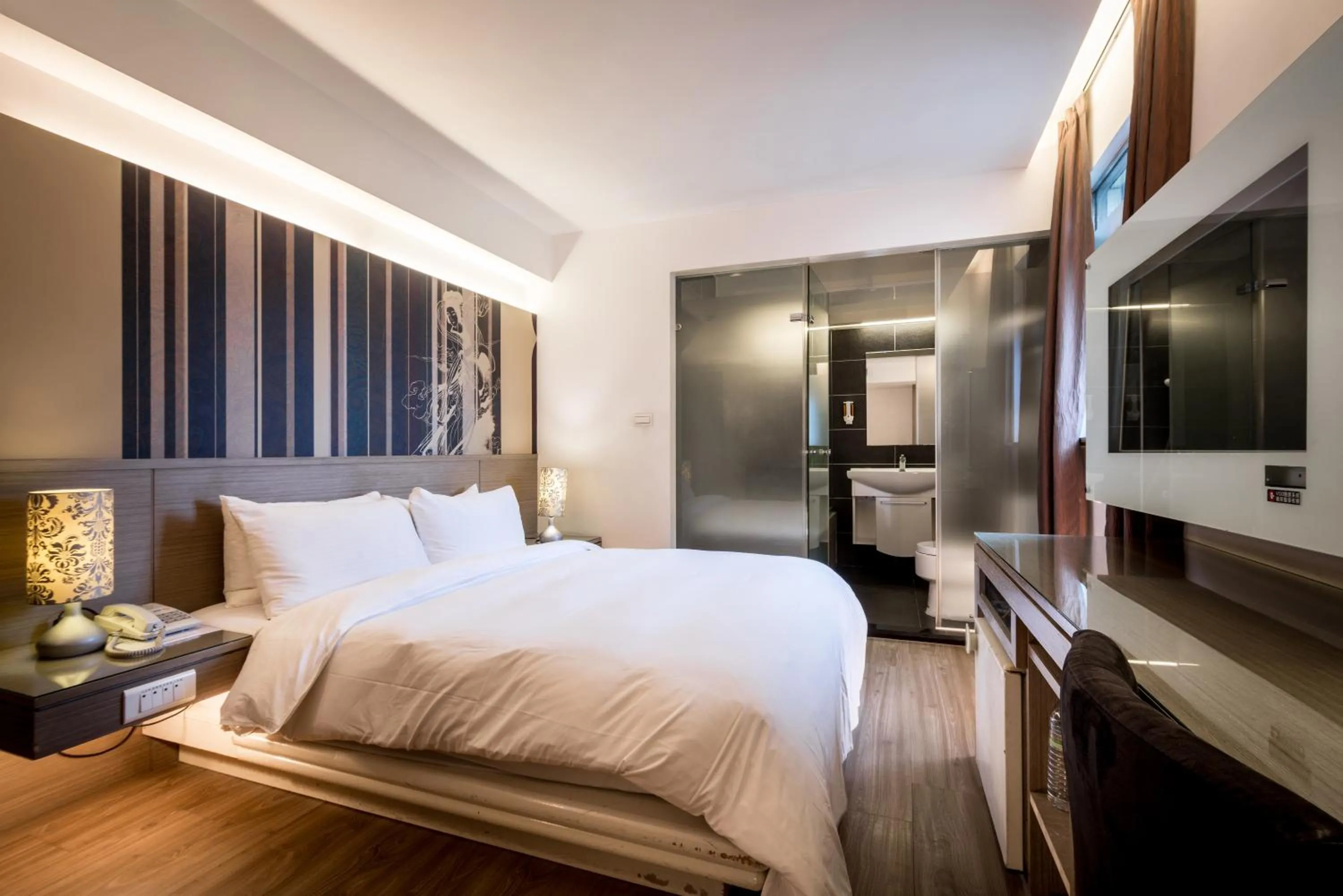 Photo of the whole room, Bed in Royal Garden Hotel