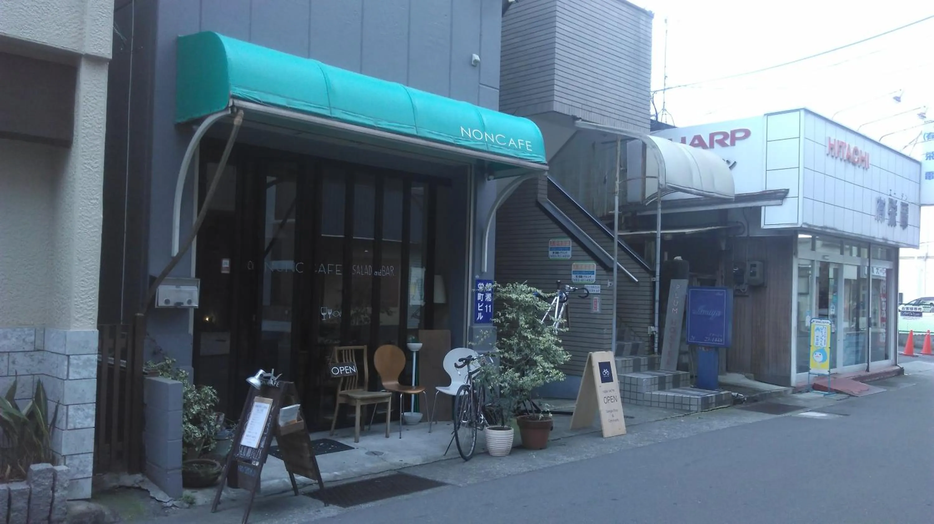 Facade/entrance in plumhostel