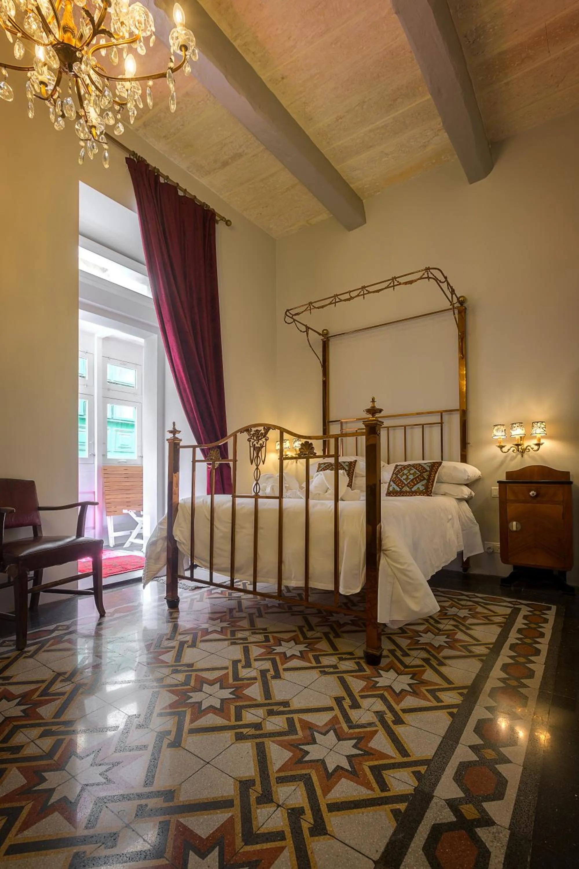 Balcony/Terrace, Bed in Sally Port Suites