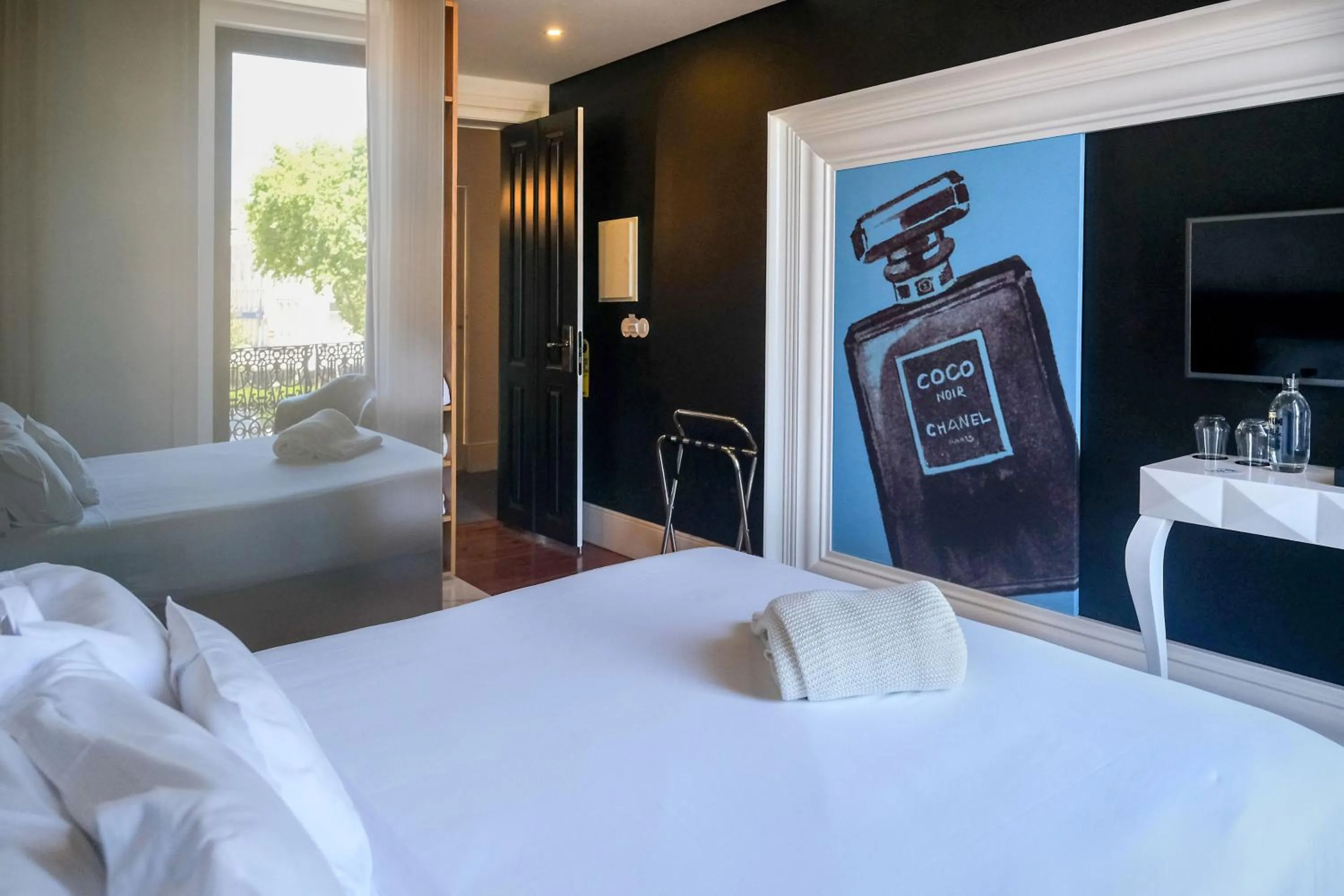 Photo of the whole room, Bed in RM The Experience - Small Portuguese Hotels