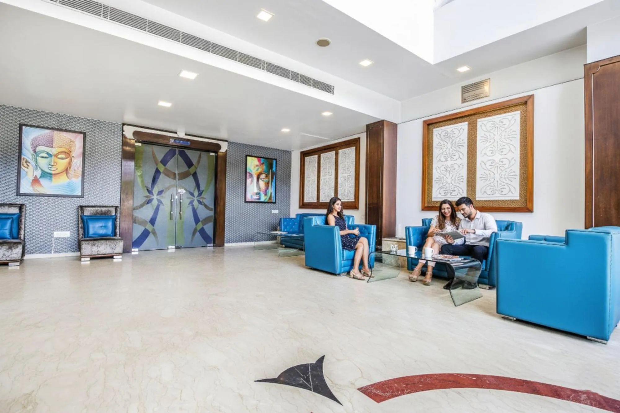 Seating area in FabHotel Aaykay Model Town