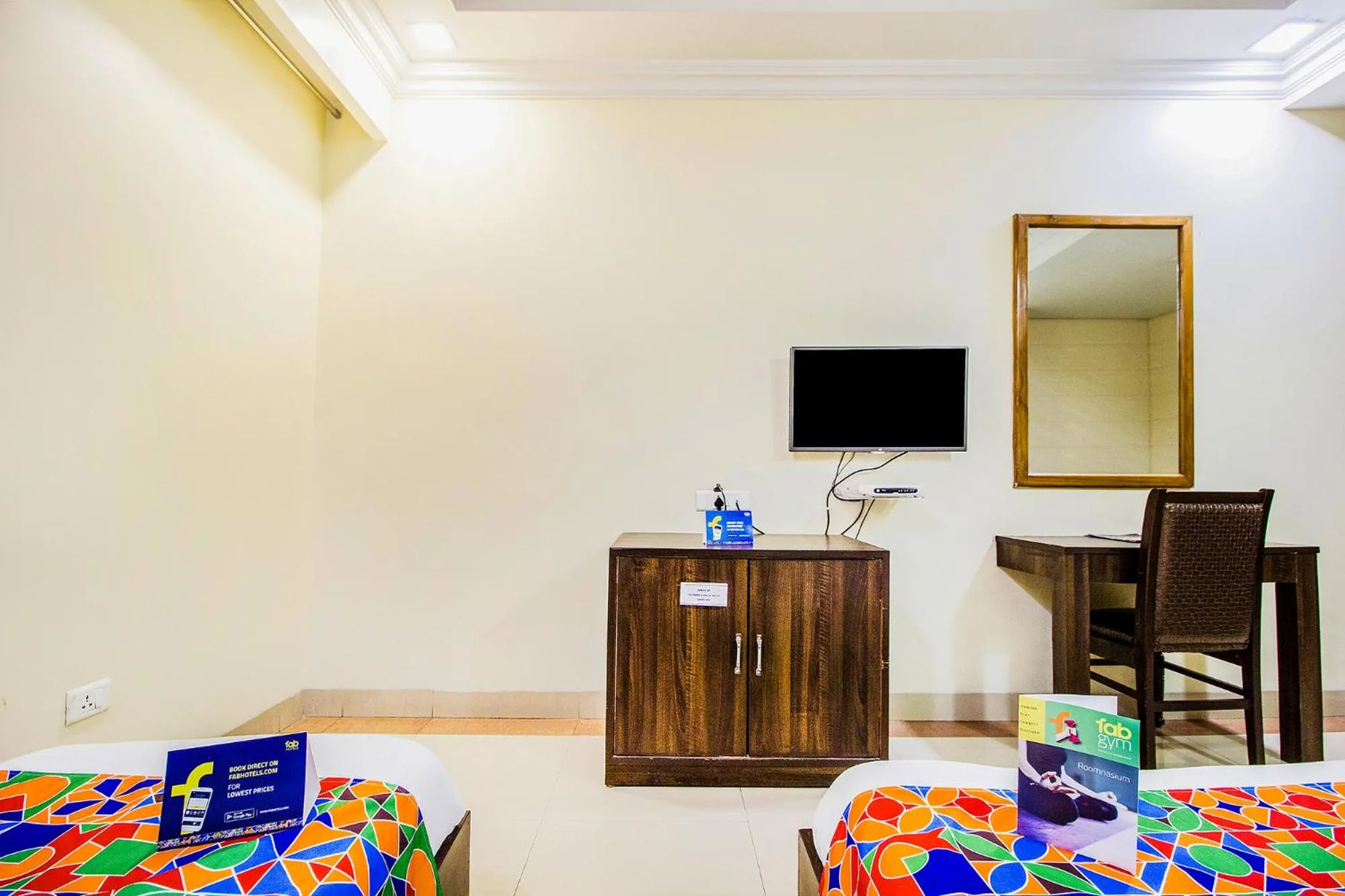 TV and multimedia, Bed in FabHotel Aaykay Model Town