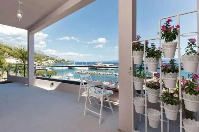 Facade/entrance in Apartments Romantica