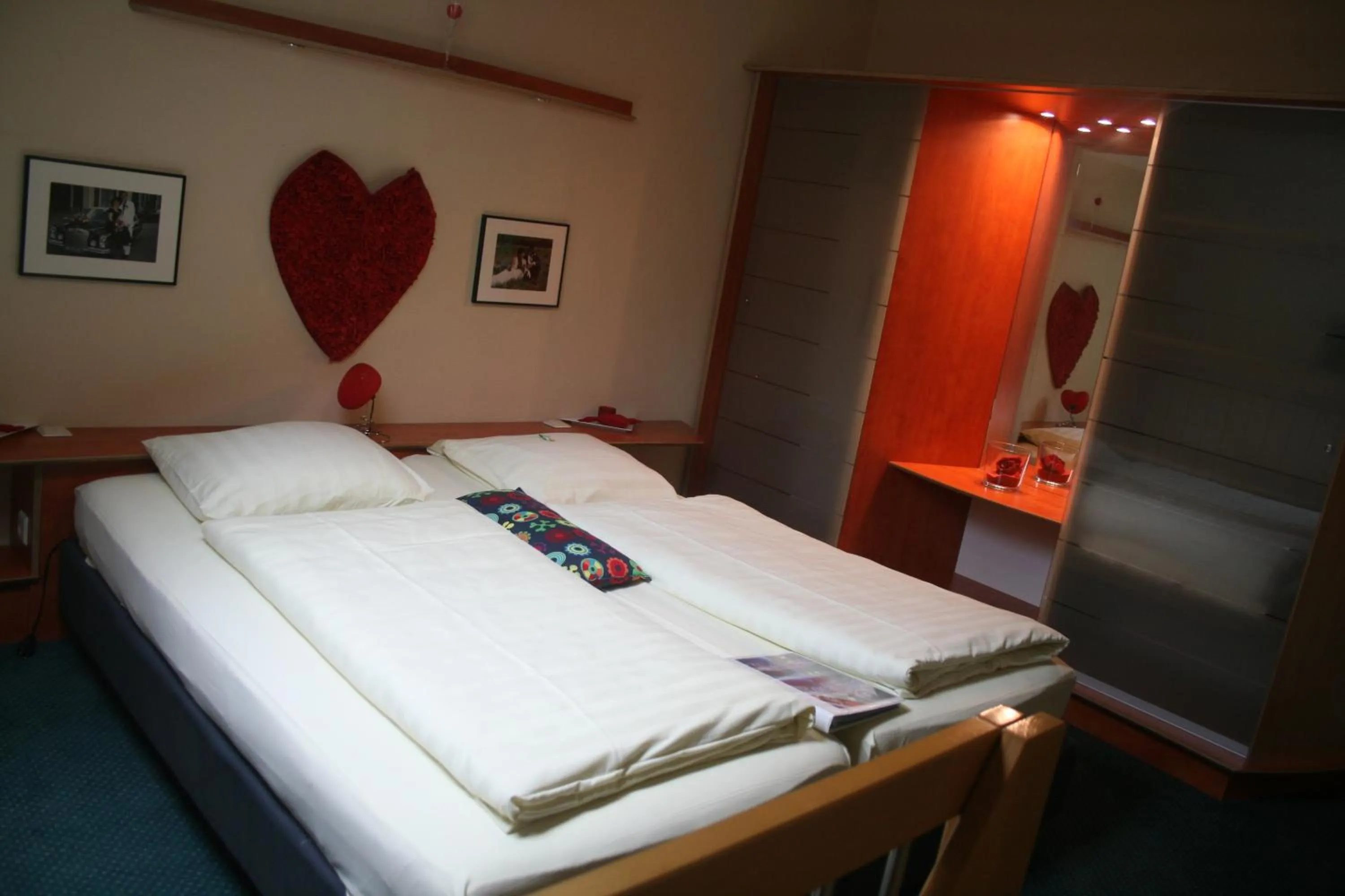 Bed in Logis Gourmet & Relax Wellness Hotel De La Sure