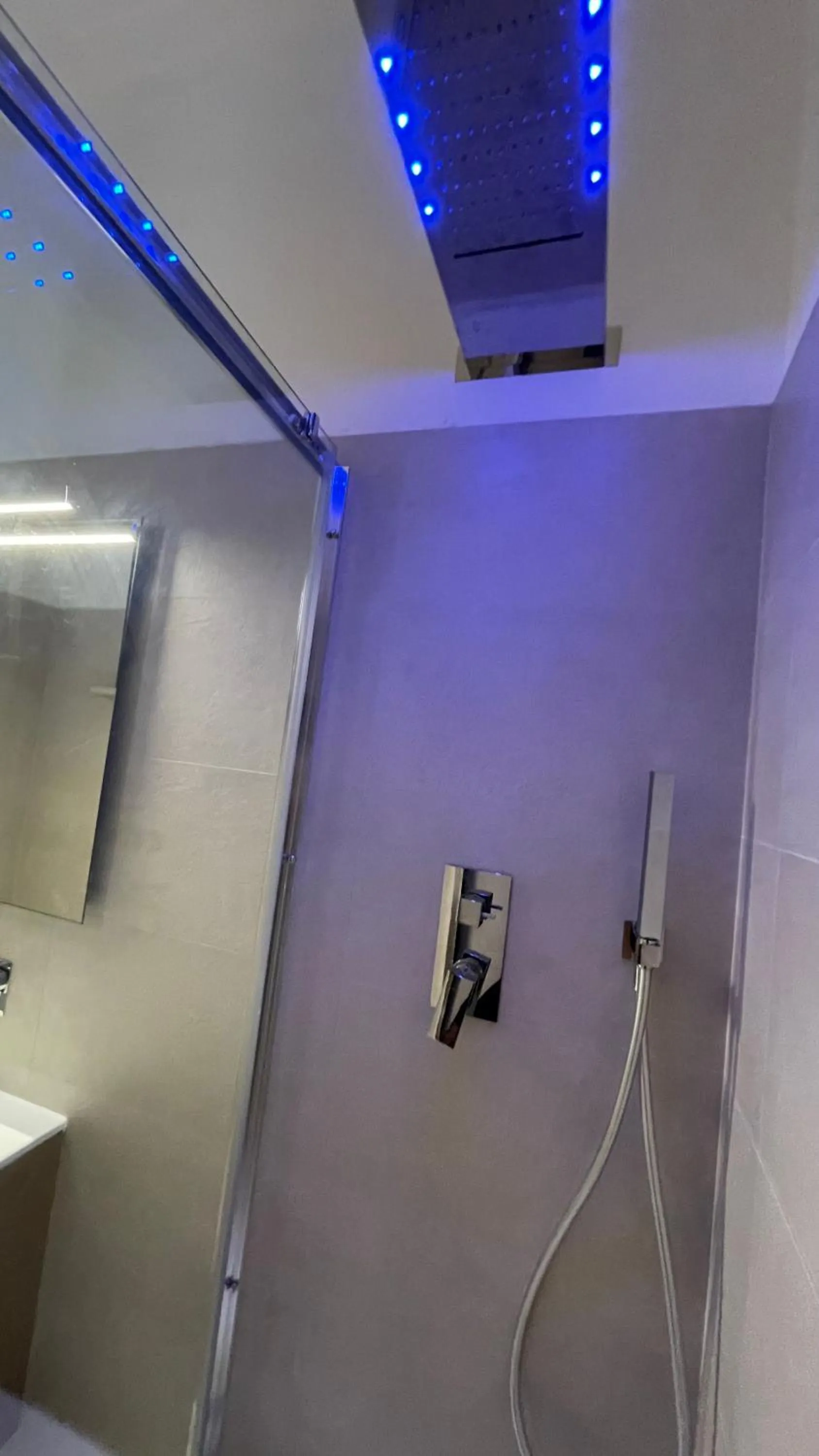 Shower in Hotel Boschetto