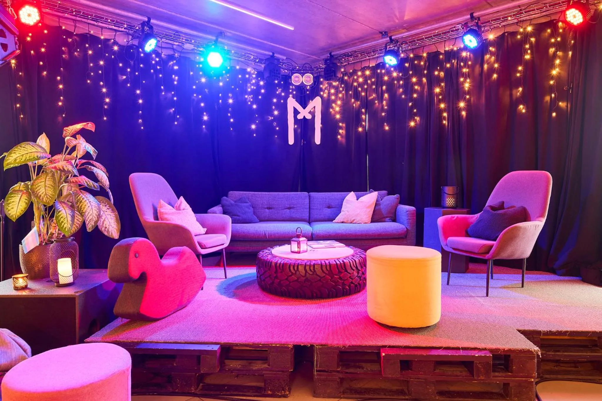 Evening entertainment in Midgard Base Camp