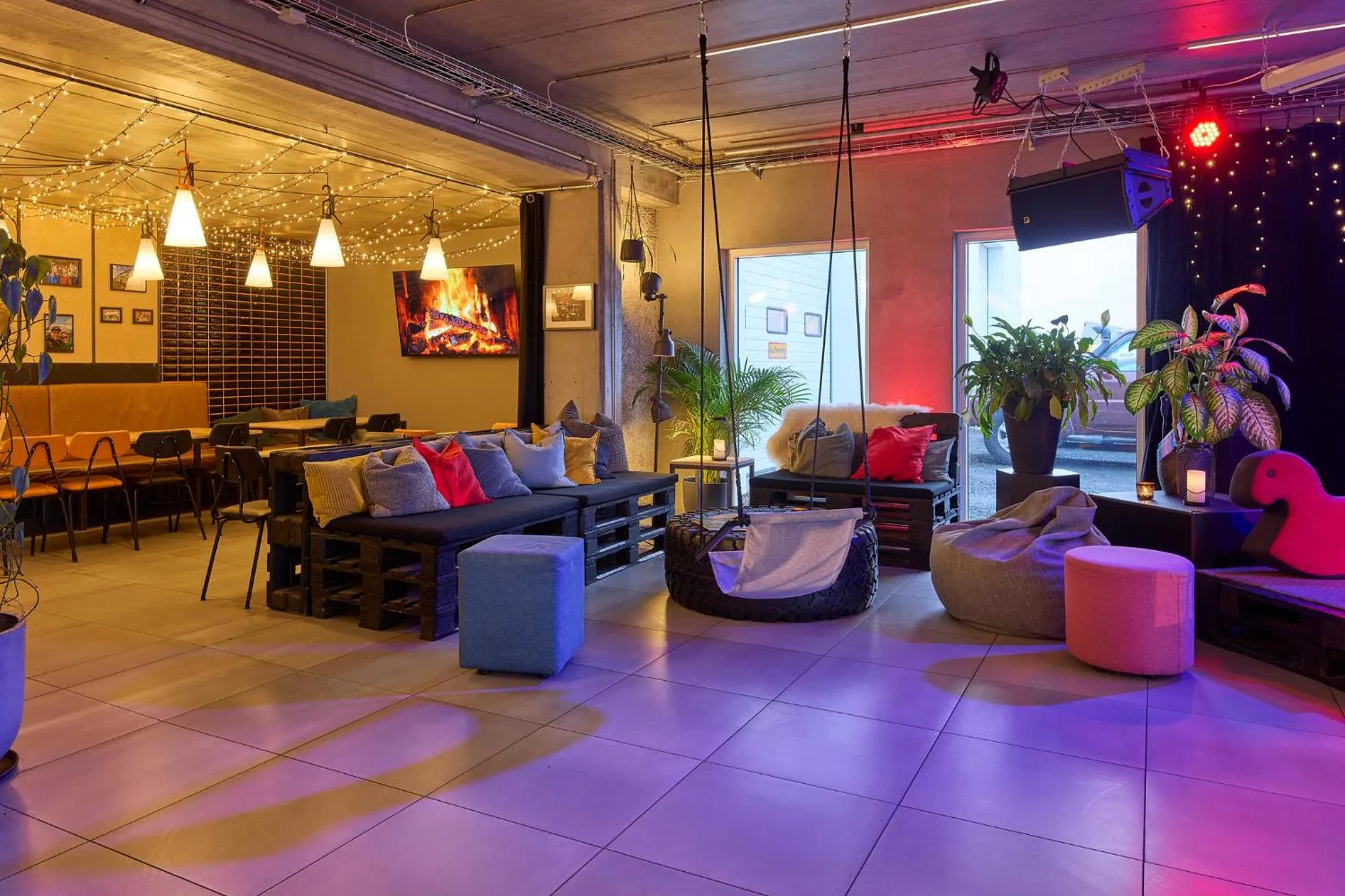 Restaurant/places to eat in Midgard Base Camp