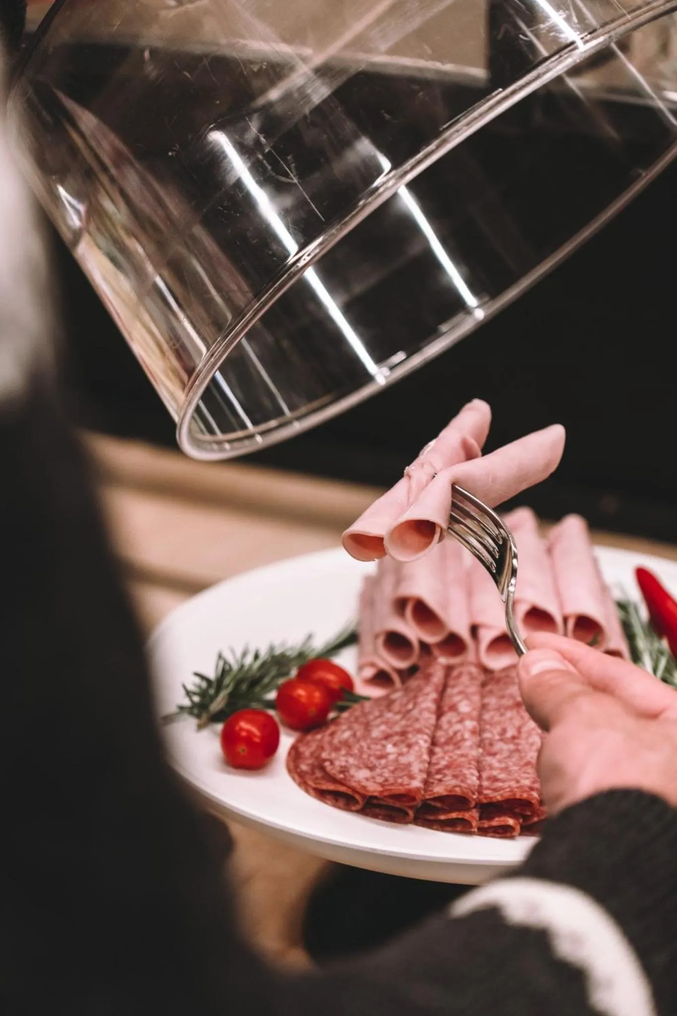 Restaurant/places to eat in Midgard Base Camp