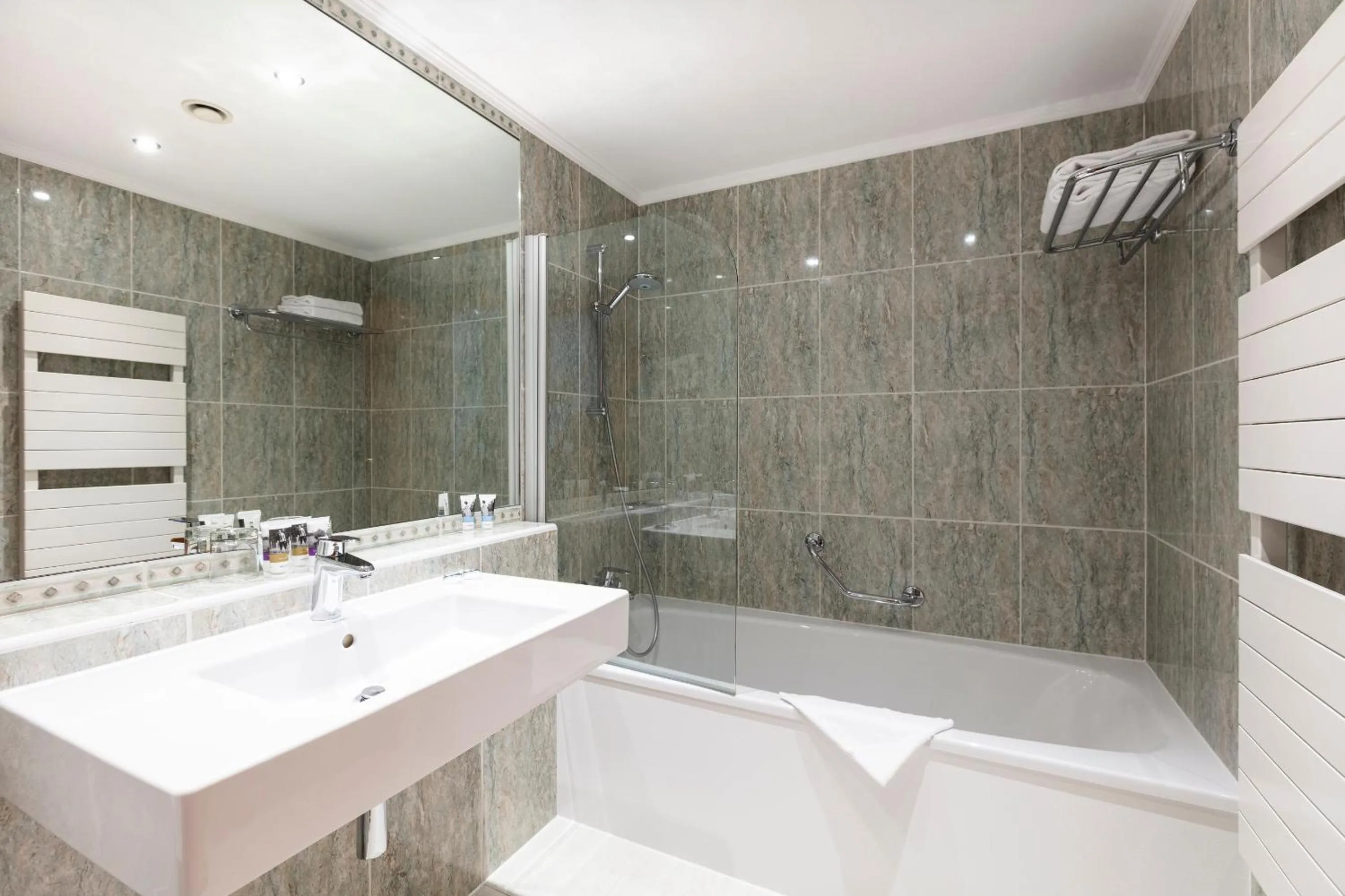 Bathroom in Mercure Luxembourg Kikuoka Golf & Spa