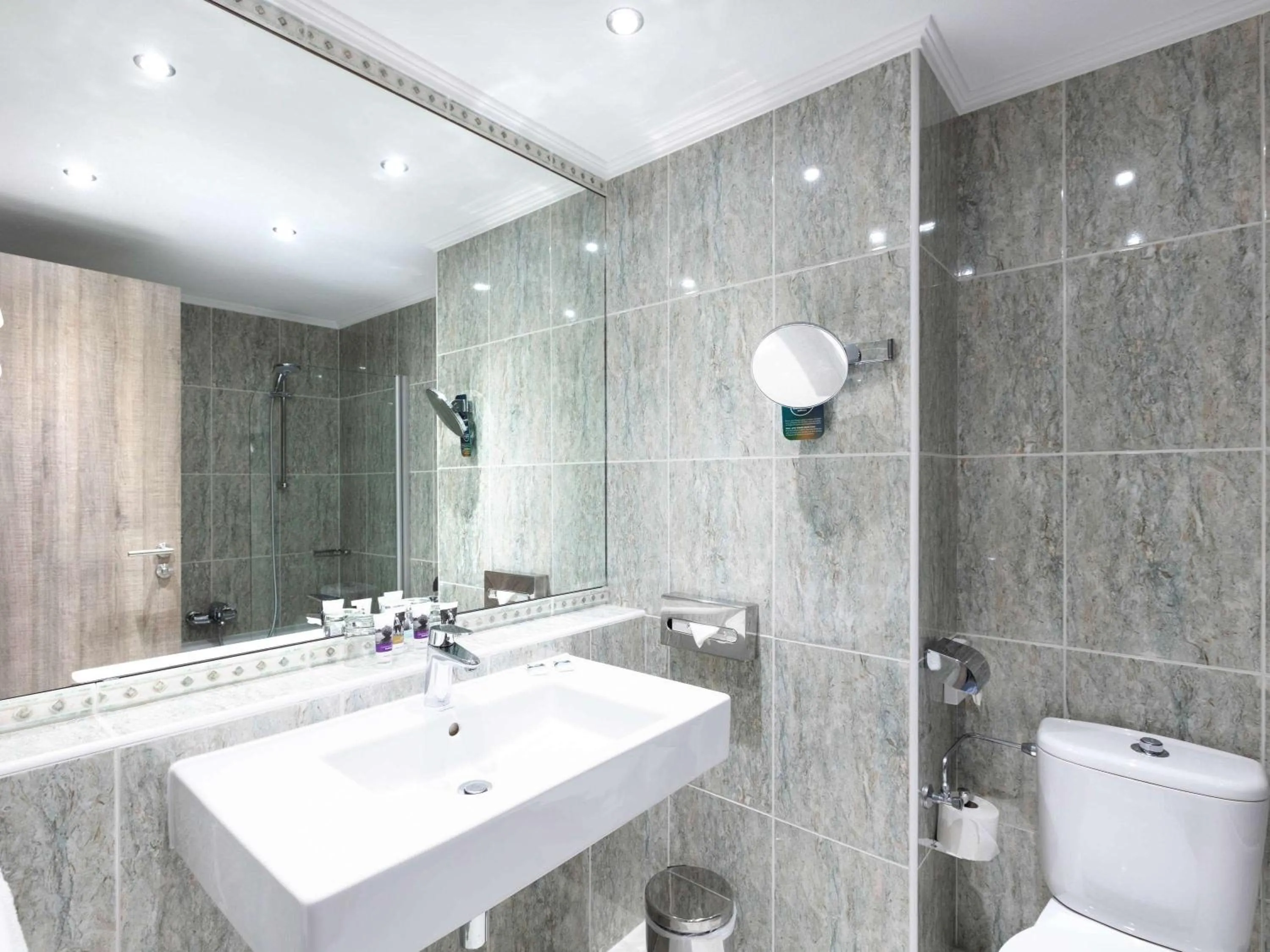 Photo of the whole room in Mercure Luxembourg Kikuoka Golf & Spa