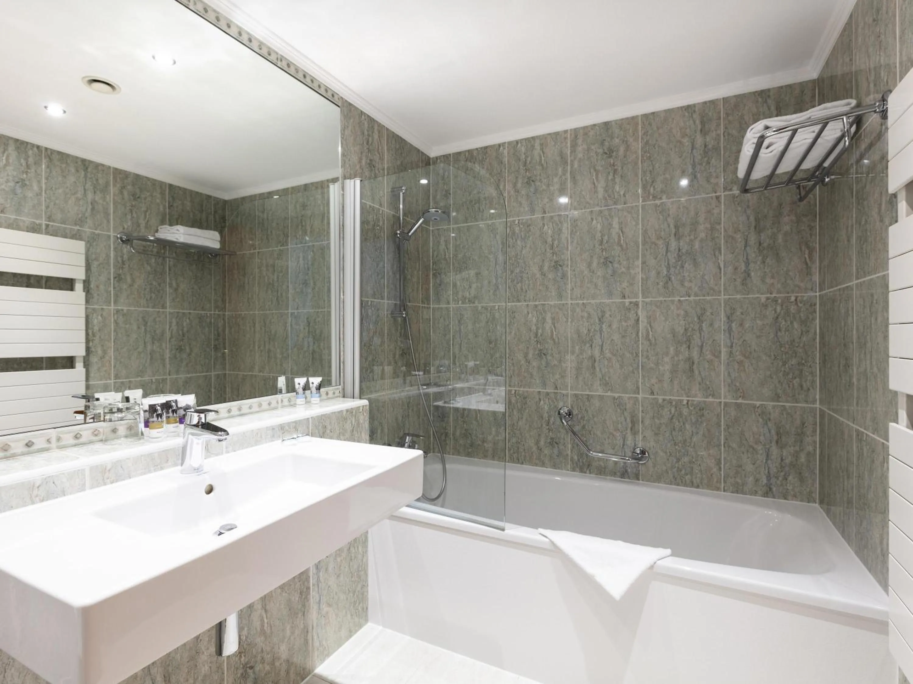 Bedroom in Mercure Luxembourg Kikuoka Golf & Spa