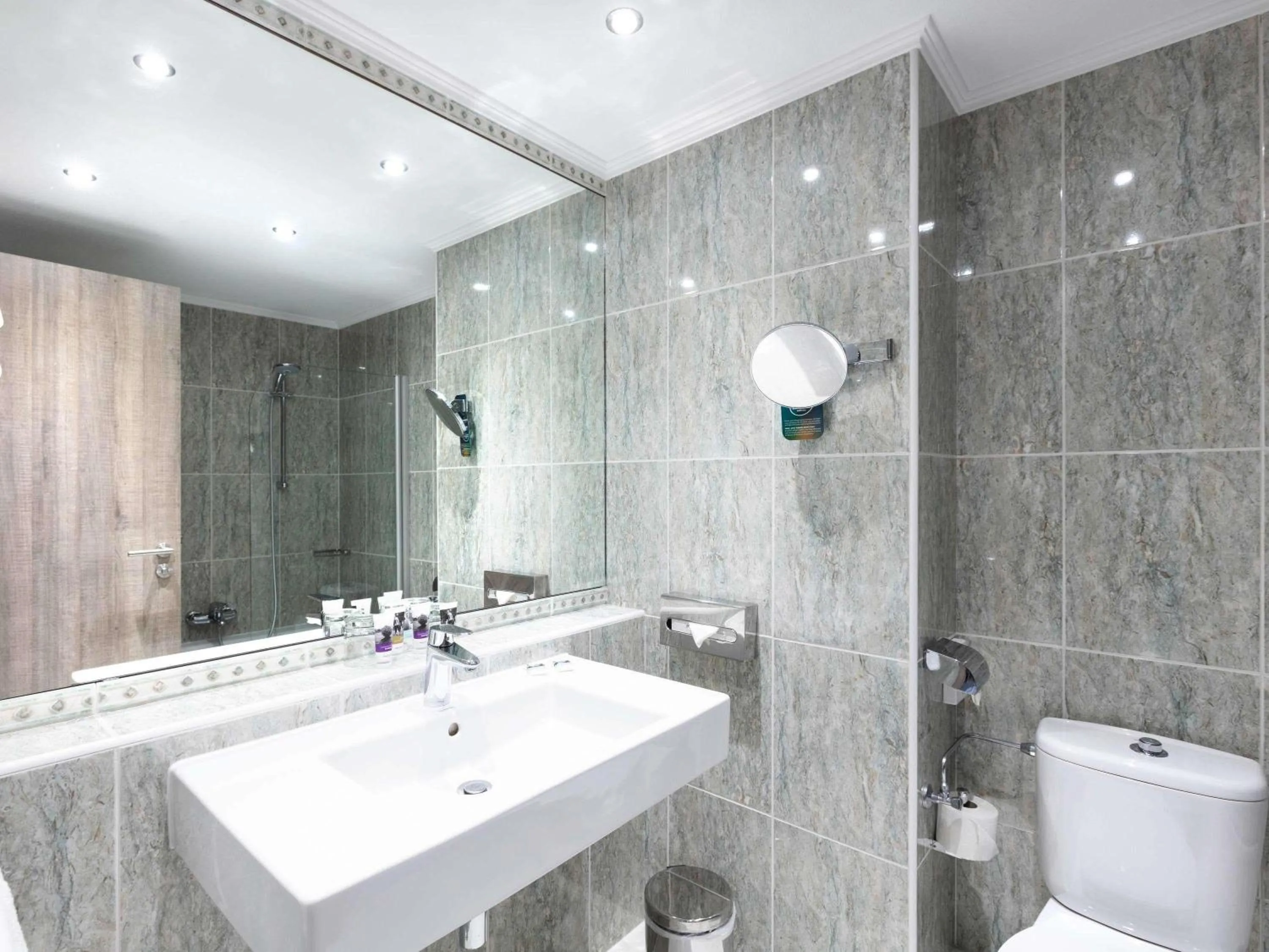 Bedroom in Mercure Luxembourg Kikuoka Golf & Spa