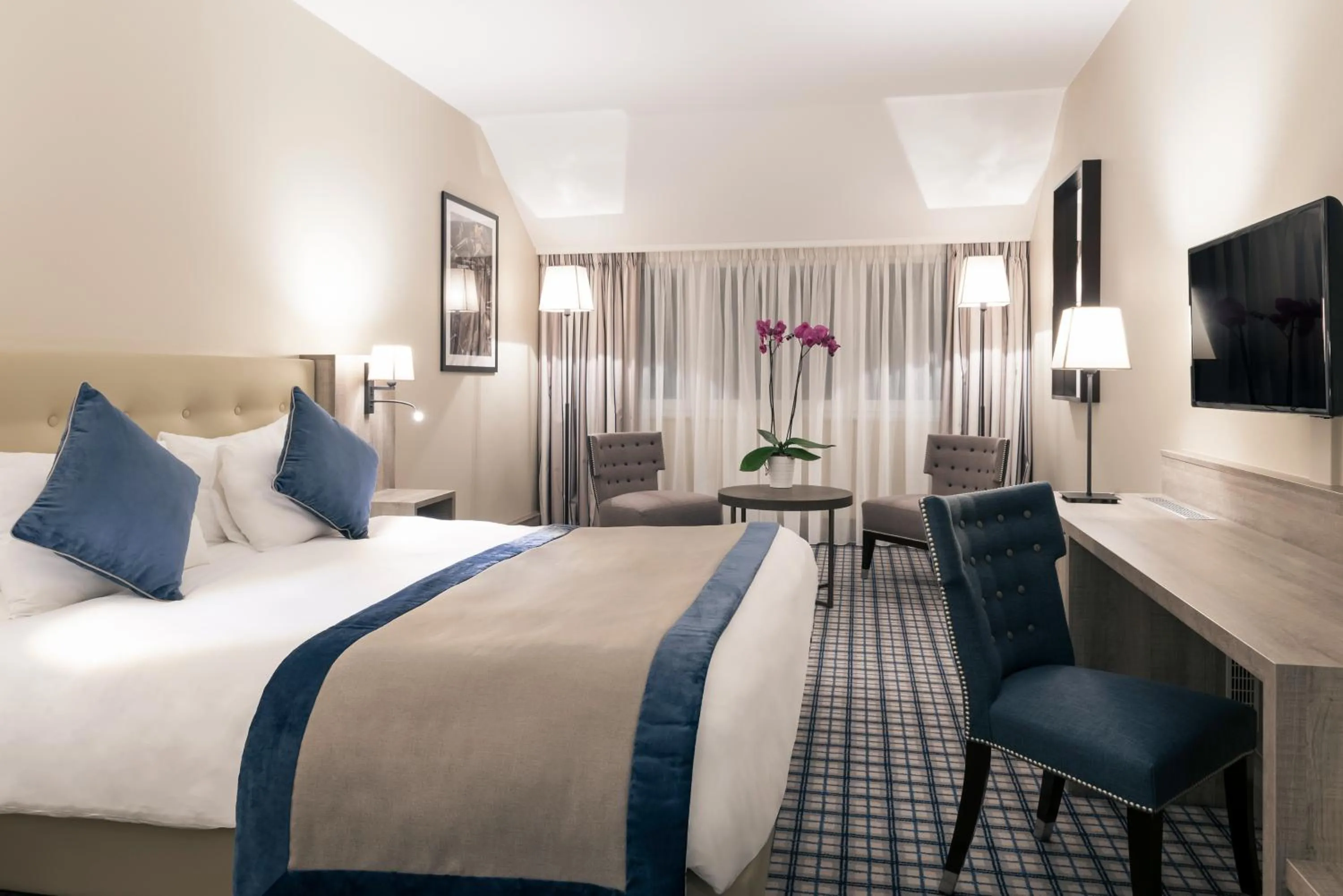 Photo of the whole room, Bed in Mercure Luxembourg Kikuoka Golf & Spa