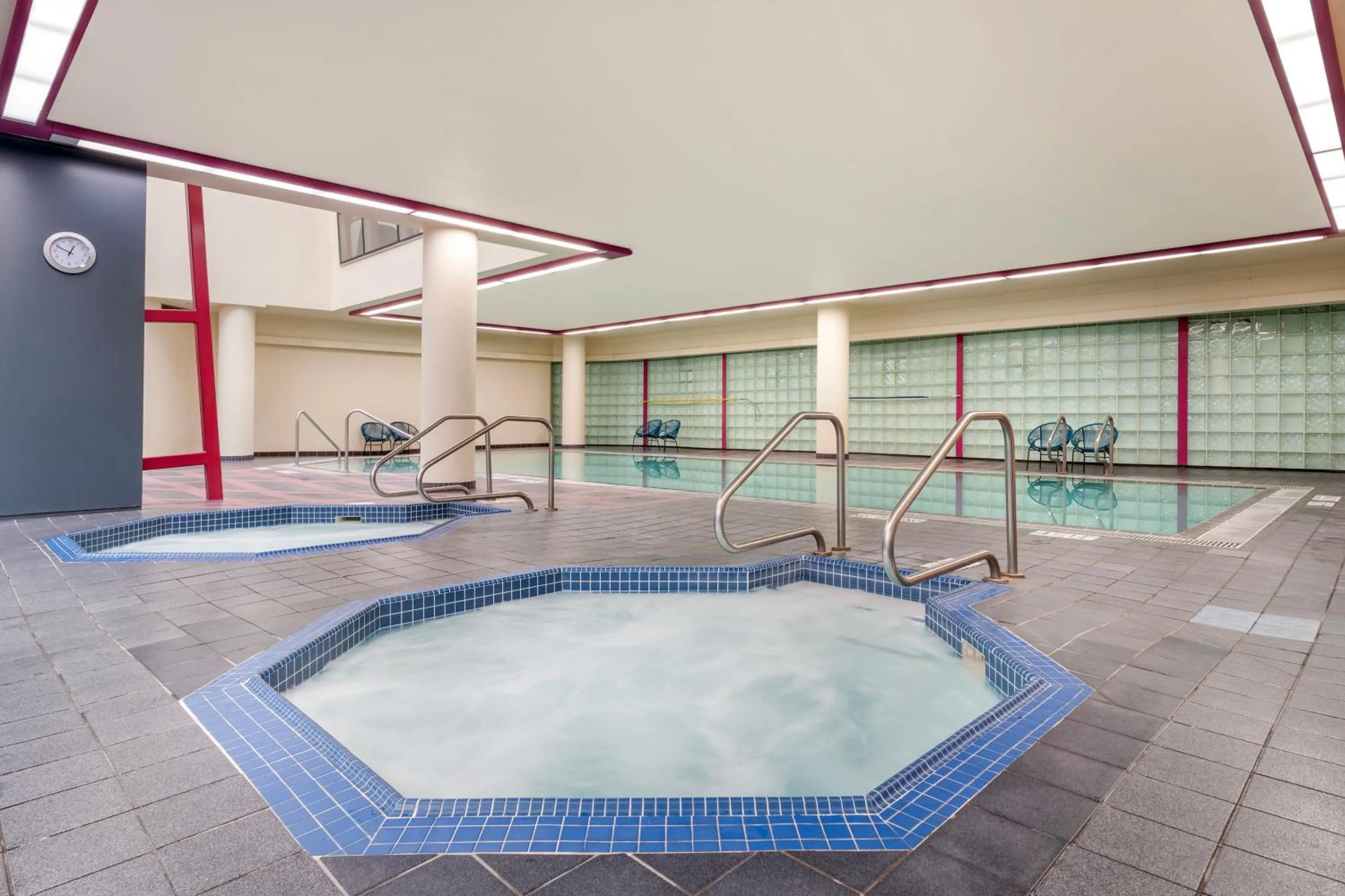 Swimming pool in Embarc Vancouver