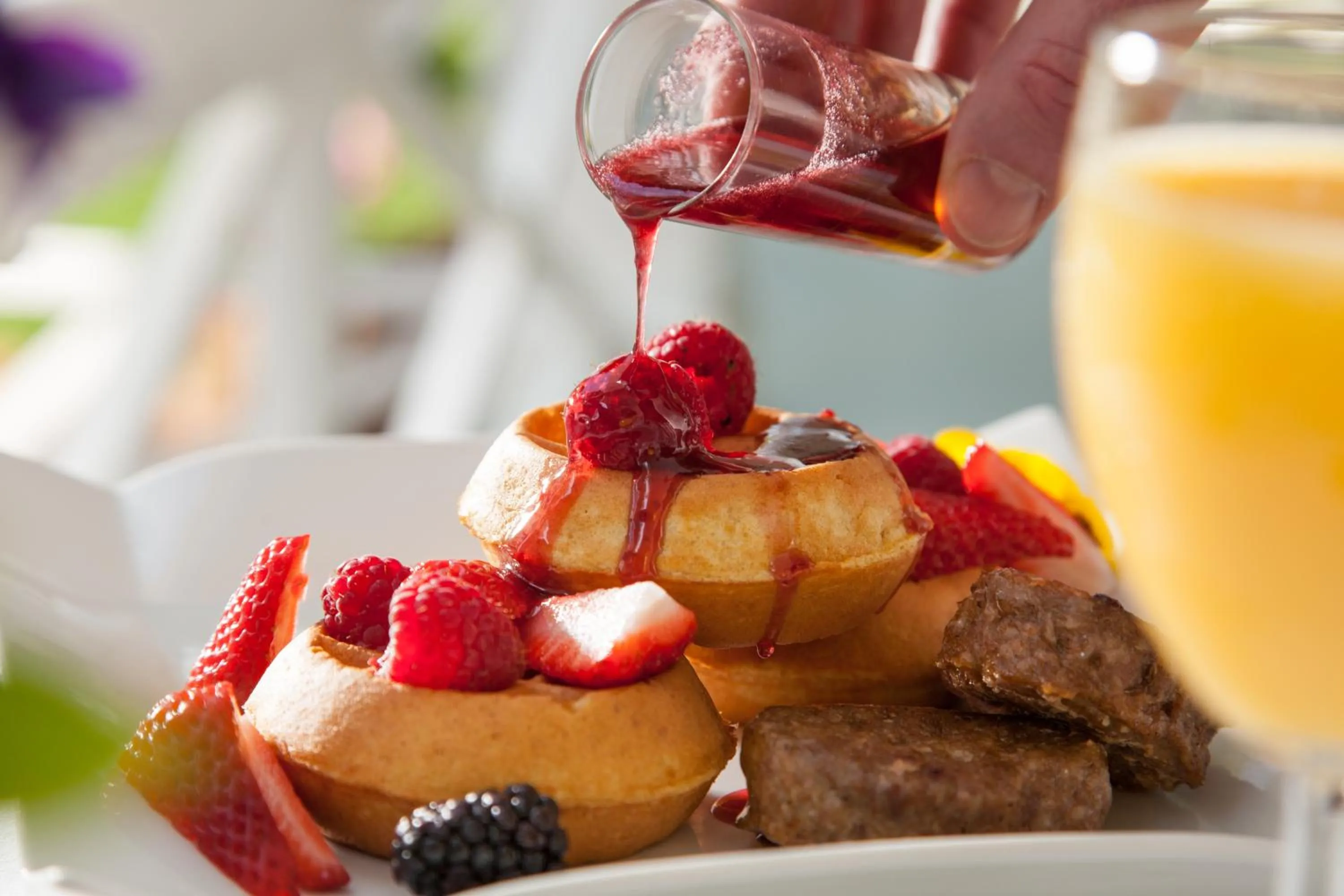 American breakfast in The Inn & Tavern at Meander