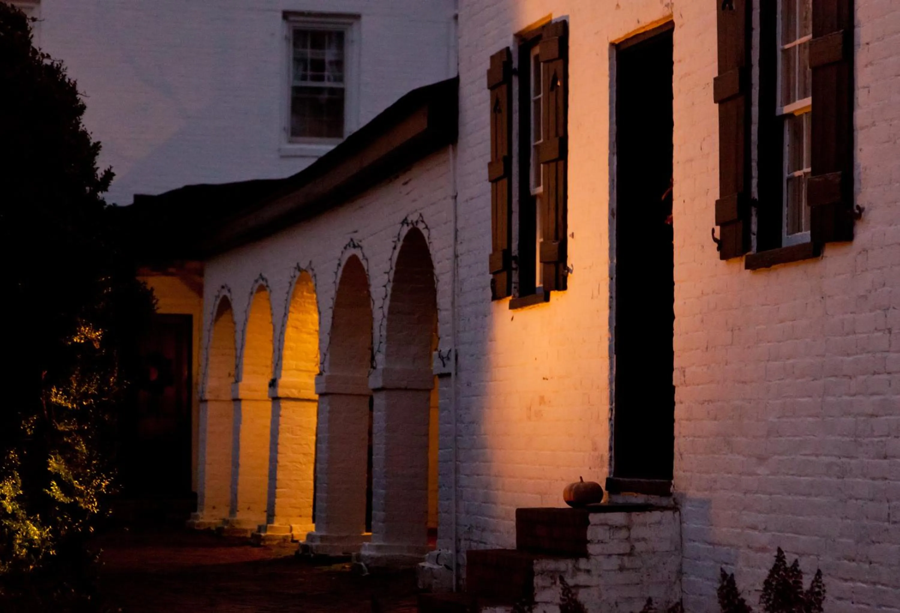 Facade/entrance in The Inn & Tavern at Meander