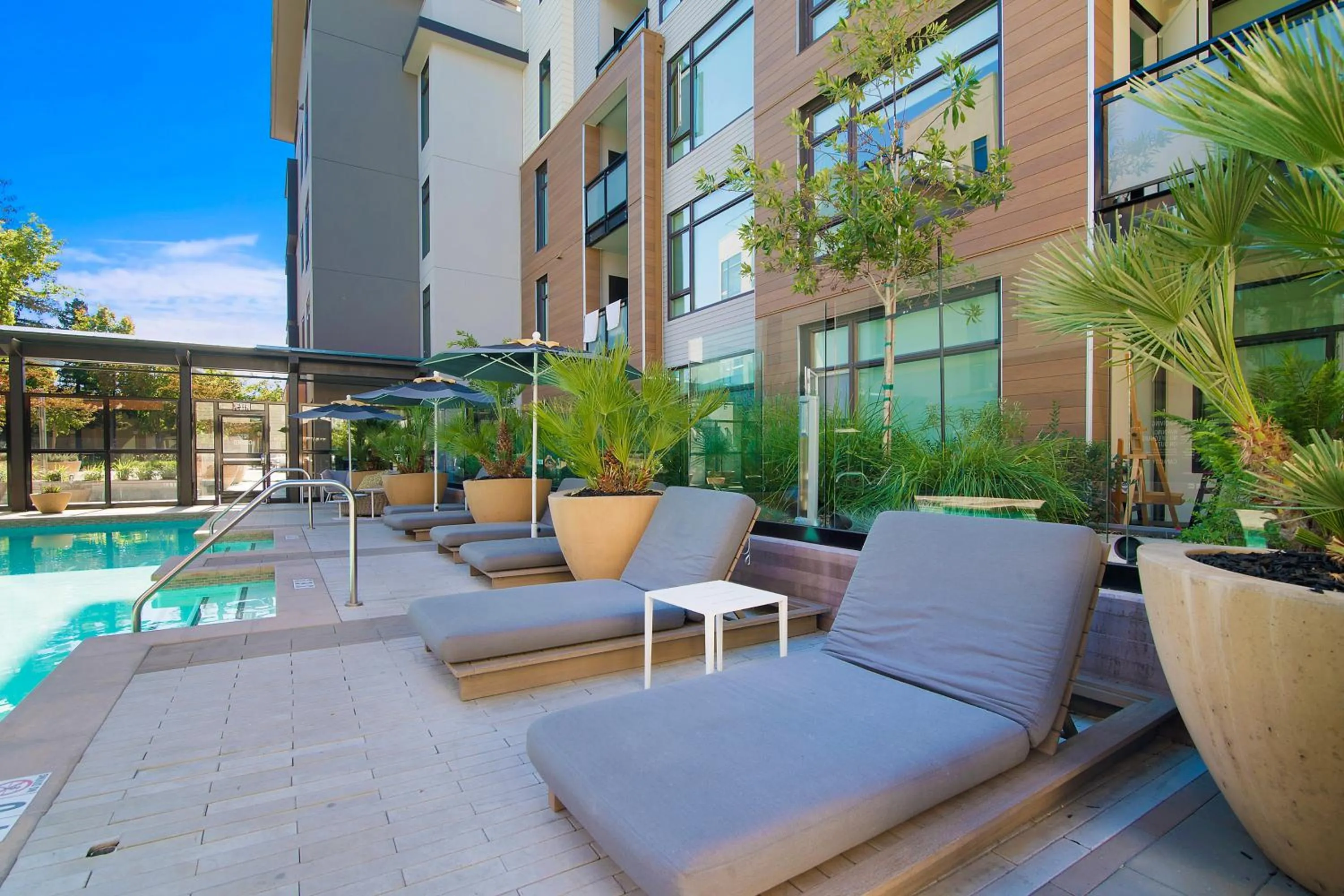 Swimming pool in Global Luxury Suites at Downtown Mountain View