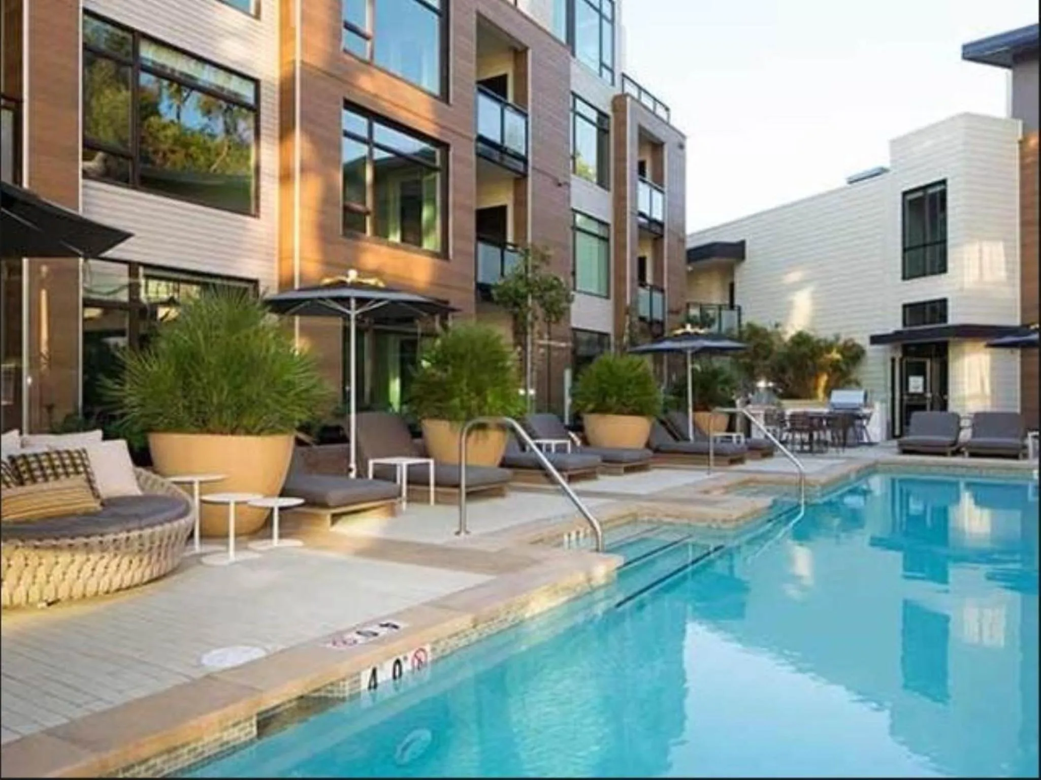 Swimming pool in Global Luxury Suites at Downtown Mountain View