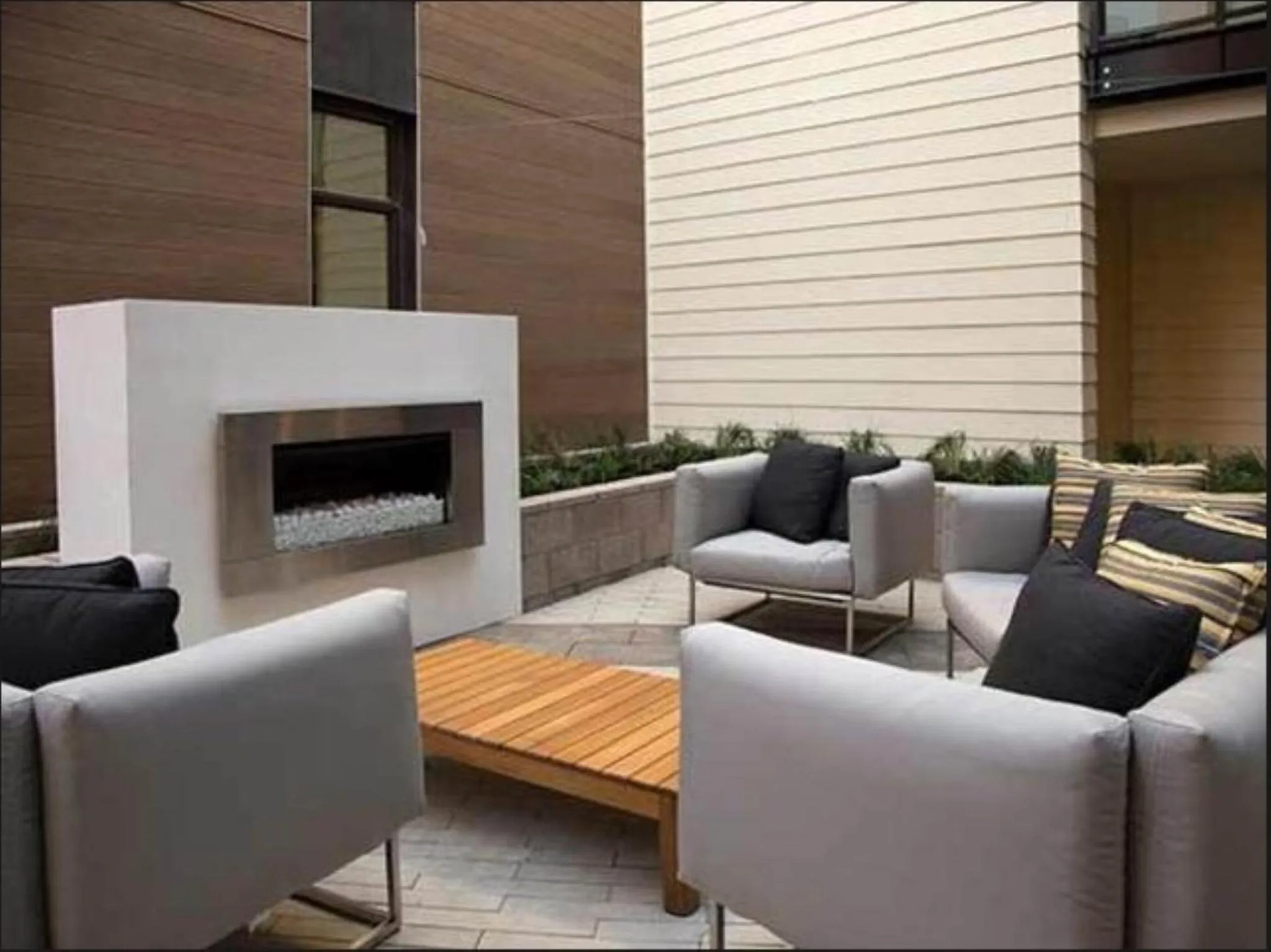 Patio in Global Luxury Suites at Downtown Mountain View