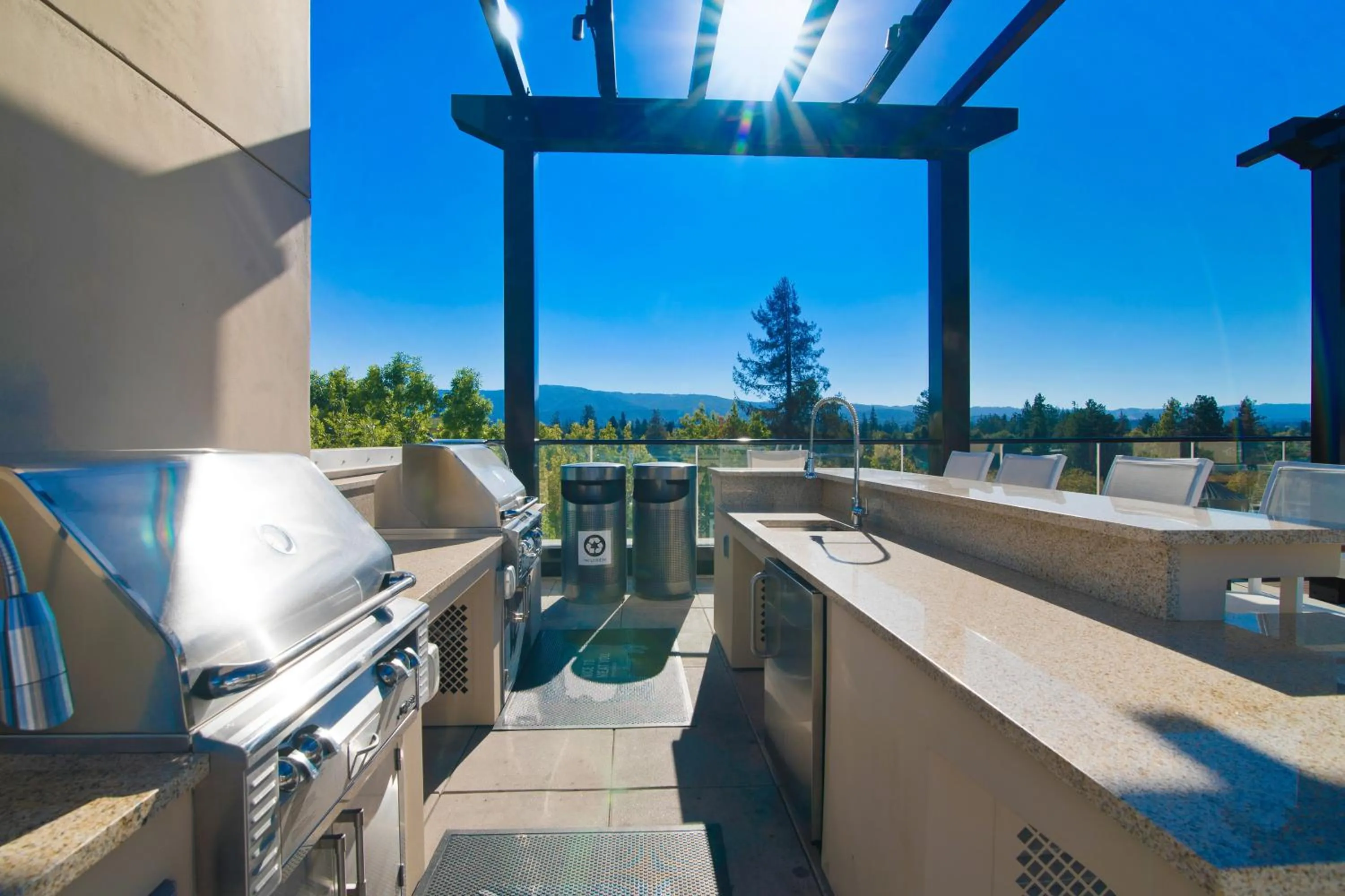 BBQ facilities in Global Luxury Suites at Downtown Mountain View