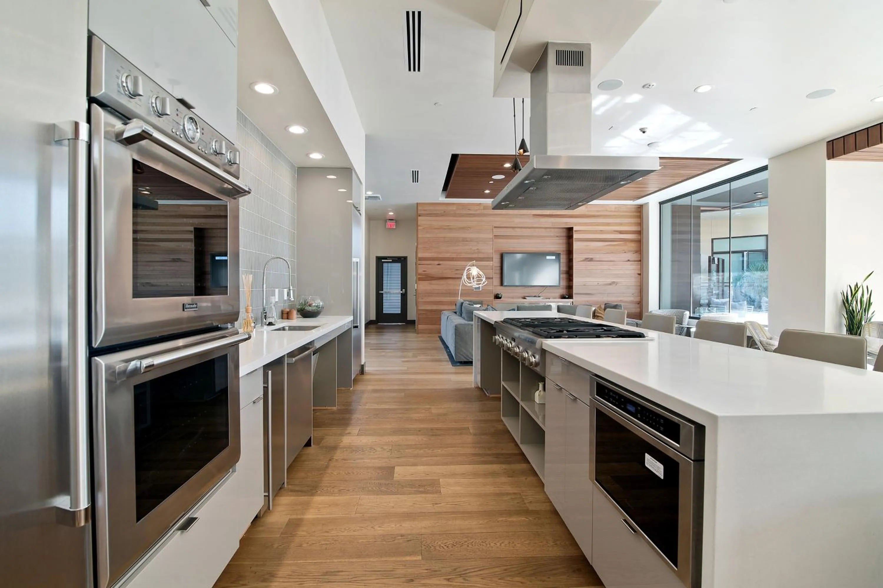 Communal kitchen in Global Luxury Suites at Downtown Mountain View