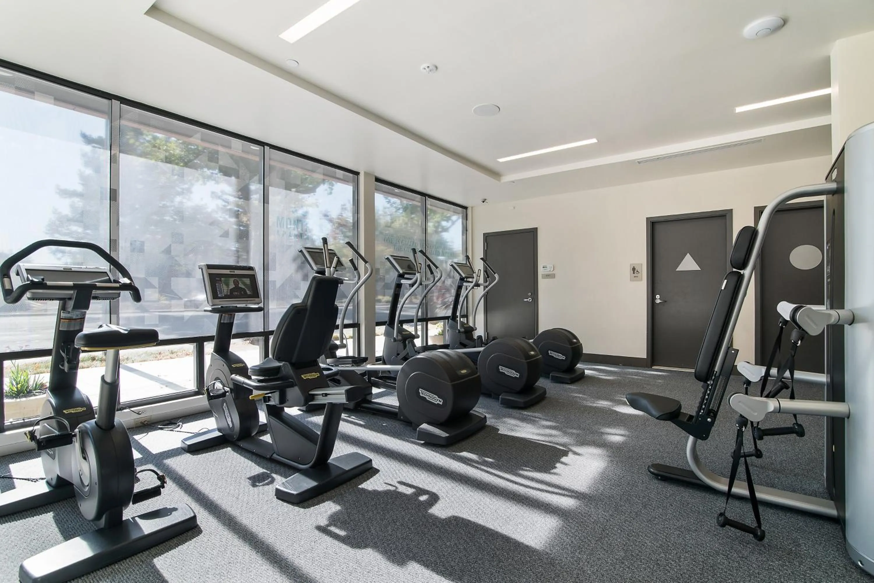 Fitness centre/facilities in Global Luxury Suites at Downtown Mountain View