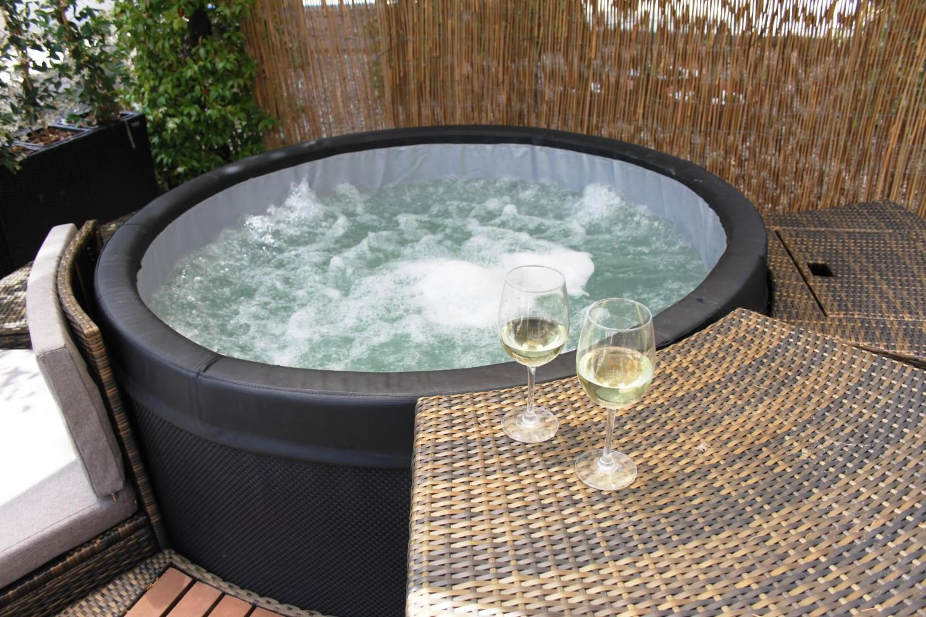 Hot Tub in La linea dell'orizzonte