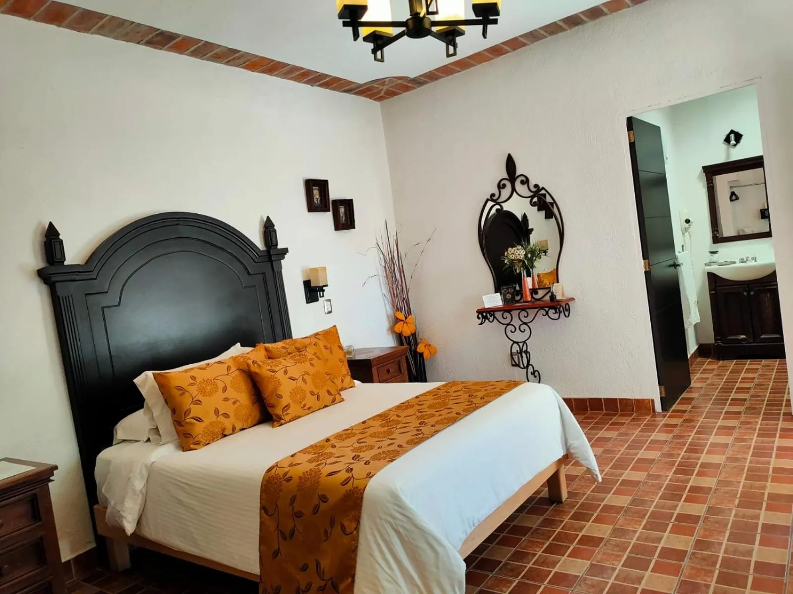 Photo of the whole room, Bed in La Casona Minera