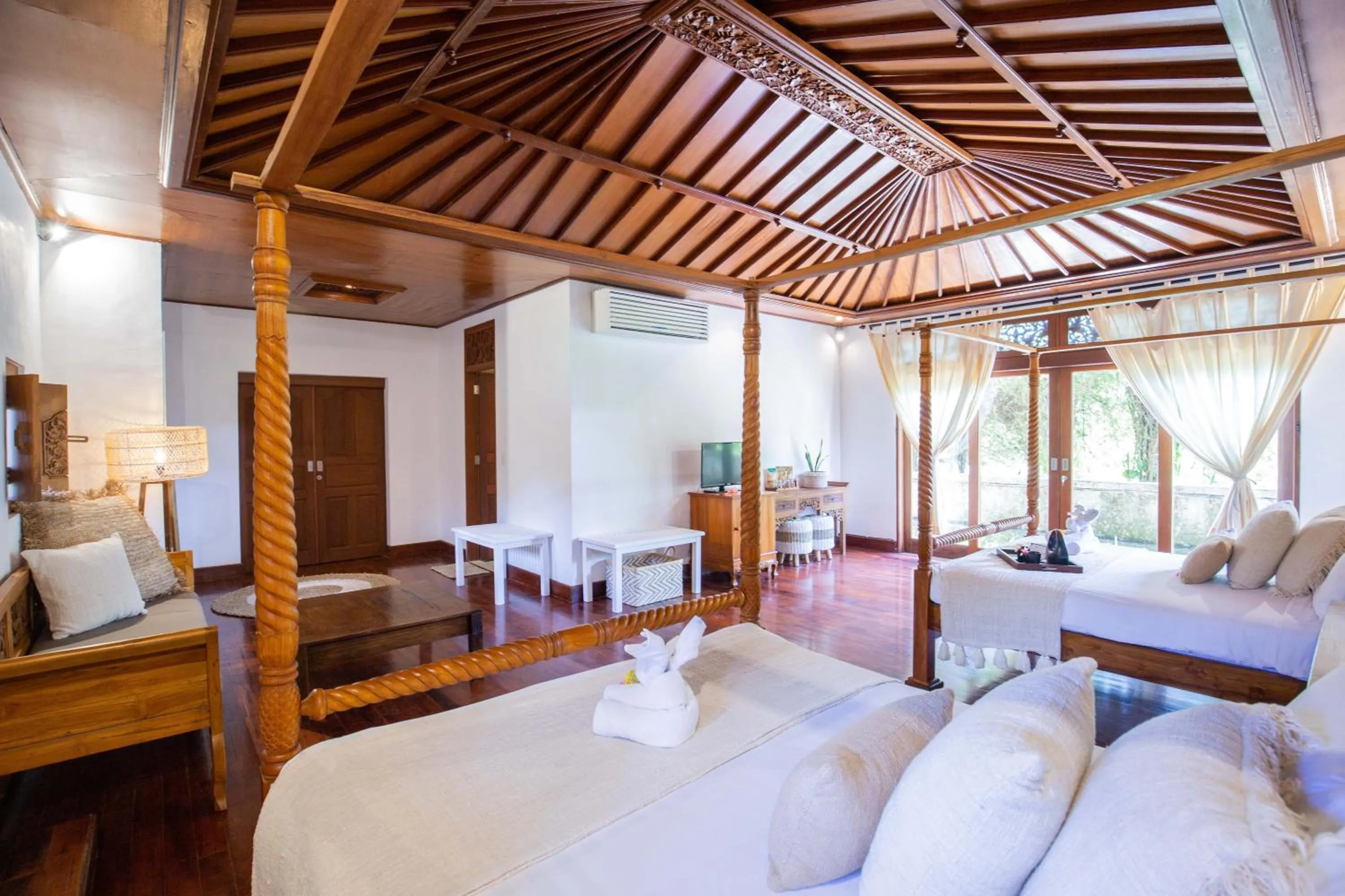 Photo of the whole room, Bed in Vision Villa Resort