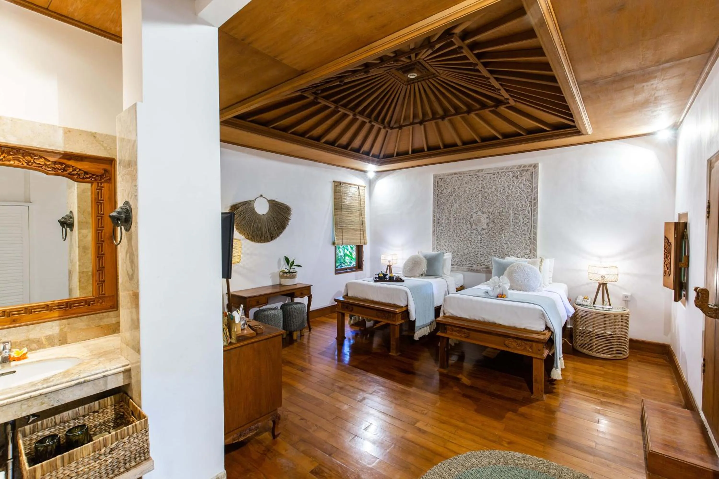 Photo of the whole room, Bed in Vision Villa Resort