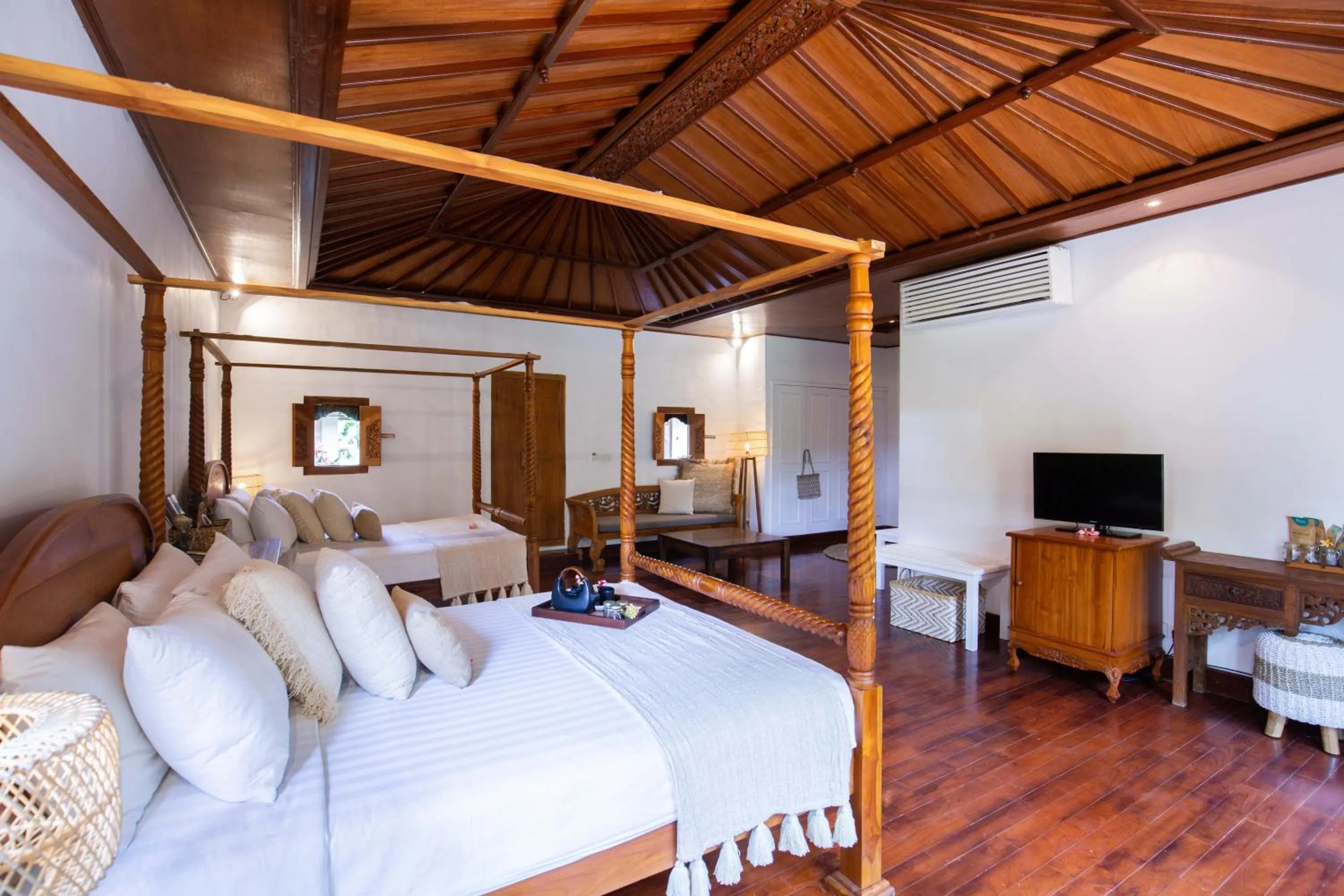 TV and multimedia, Bed in Vision Villa Resort