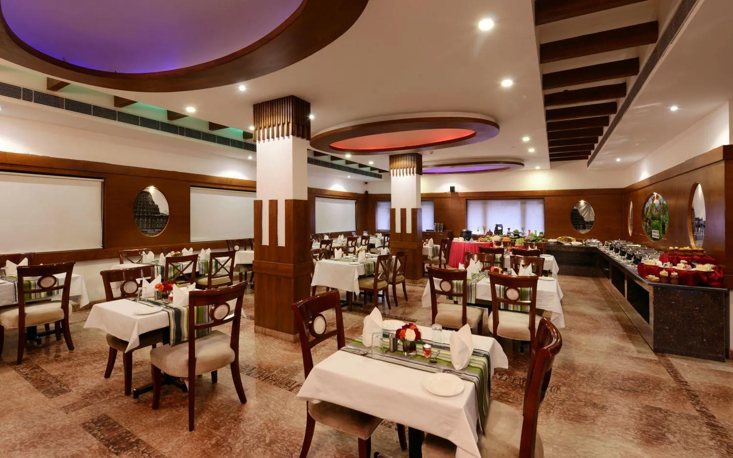 Restaurant/places to eat in Keshav Clarks Inn Gadag