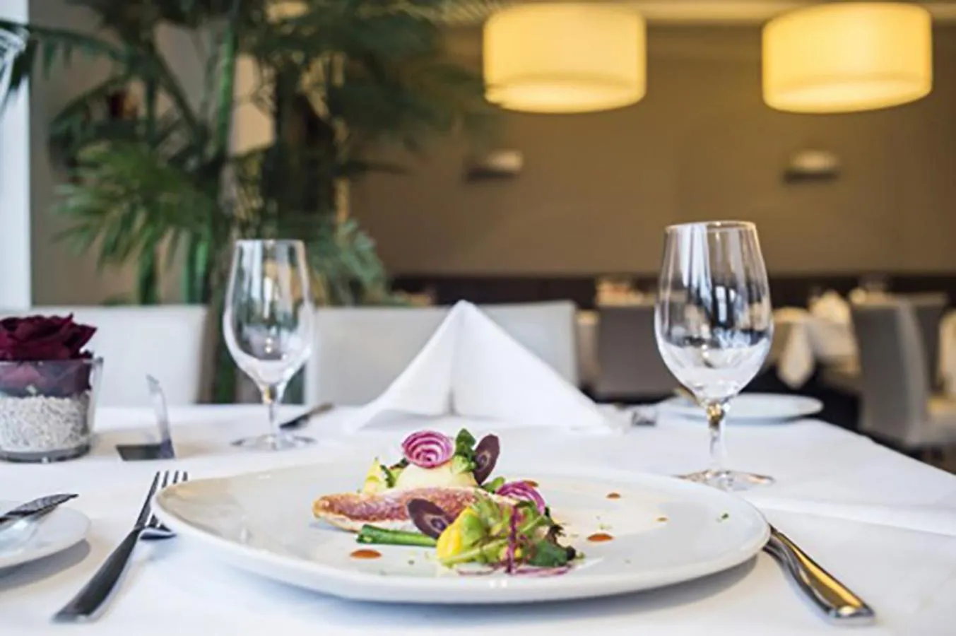 Meals in Parc Hotel Alvisse