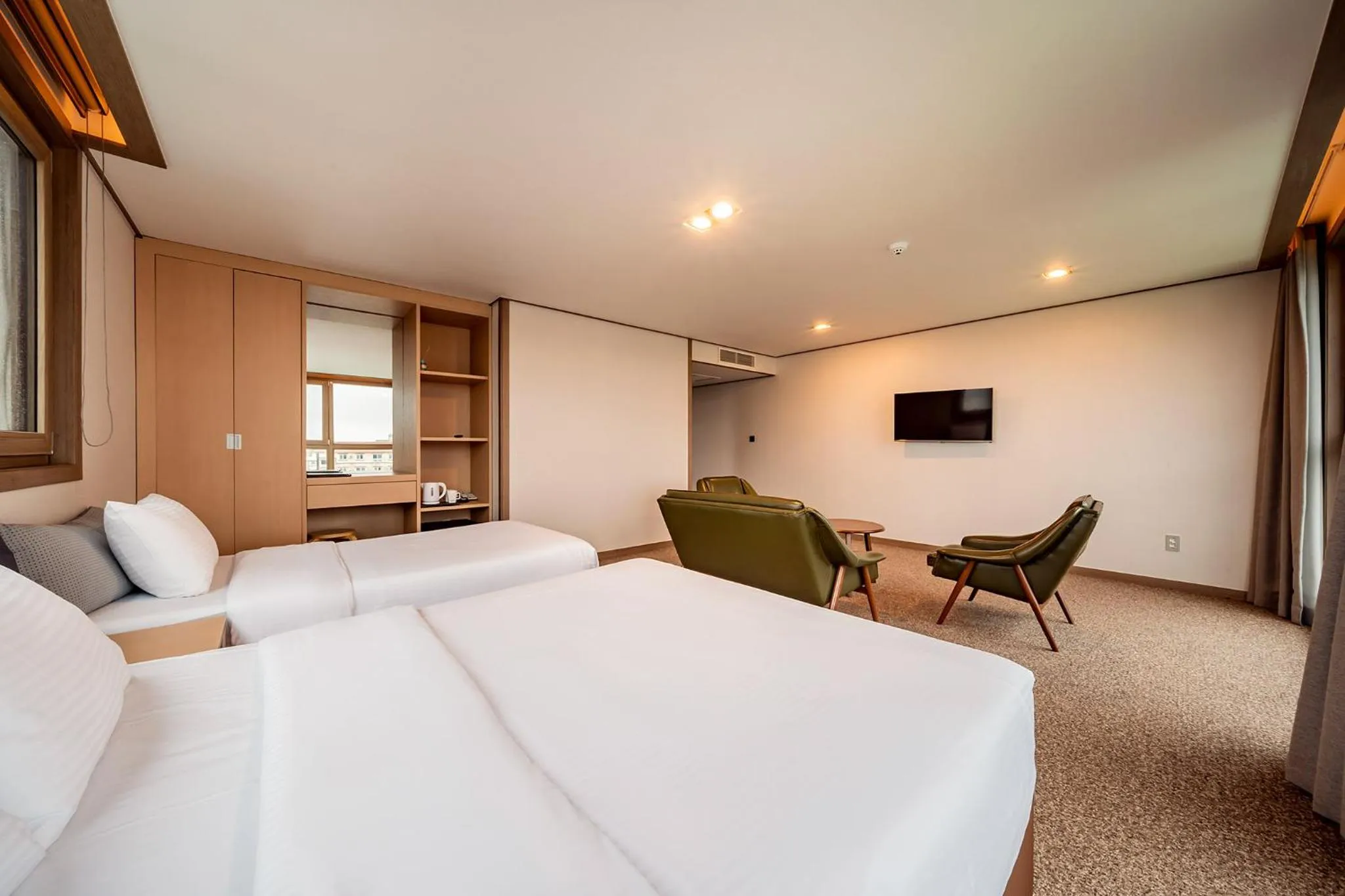 Photo of the whole room, Bed in Sunrise Hotel Seongsan