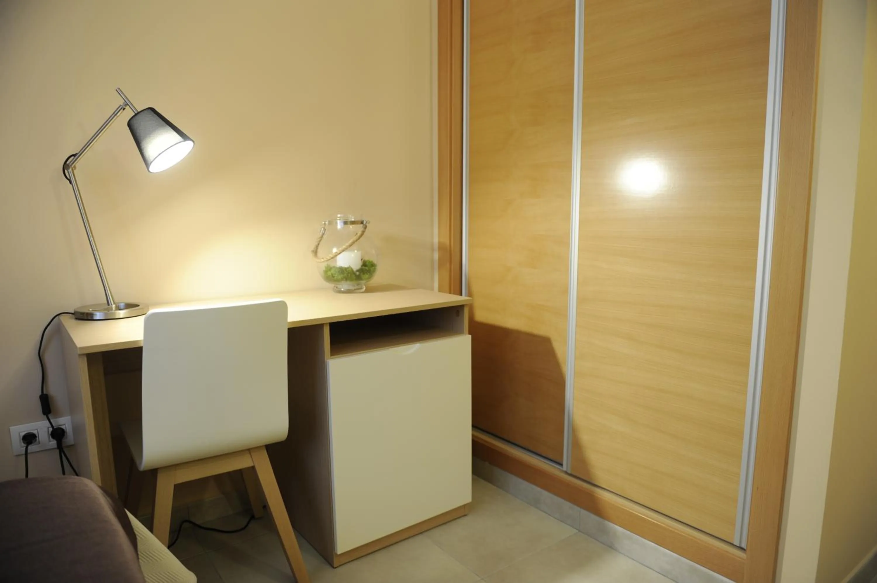 Photo of the whole room in La City Mercado