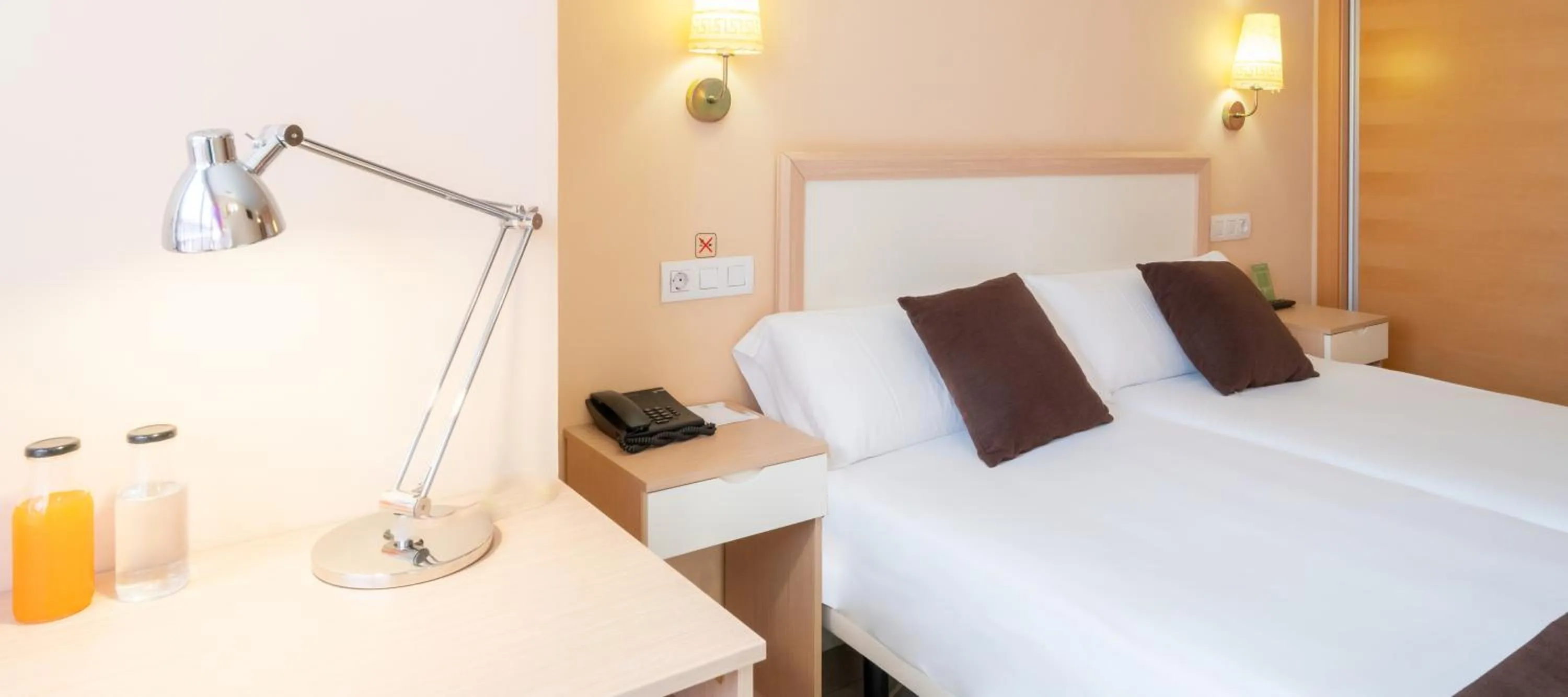 Photo of the whole room, Bed in La City Mercado