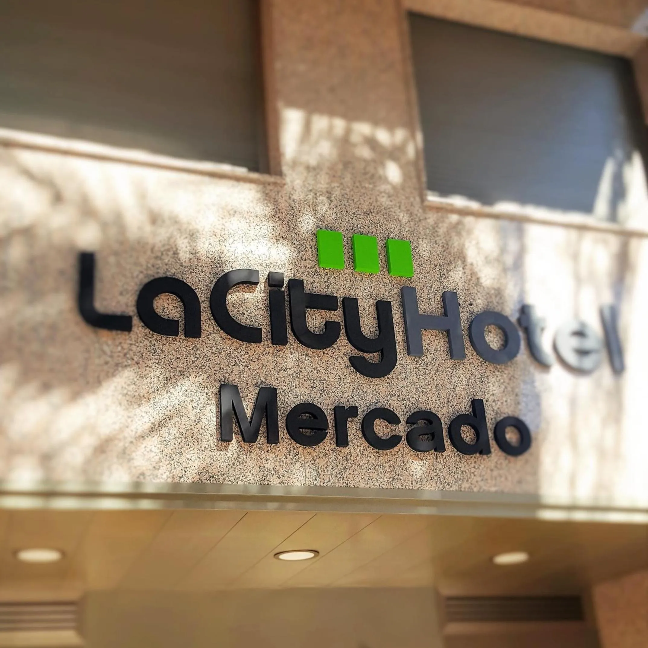 Facade/entrance in La City Mercado