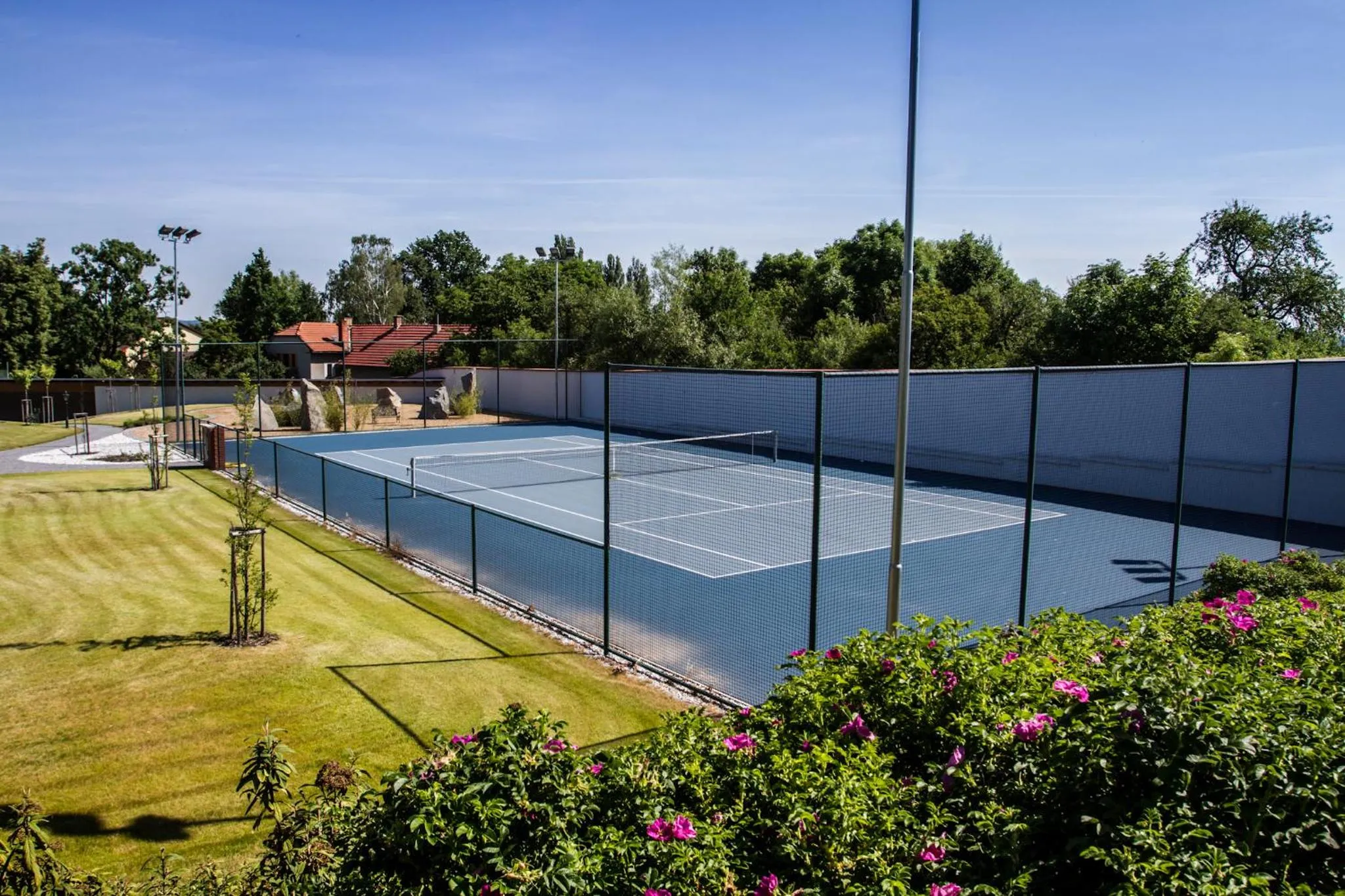 Tennis court in Hotel Panství Dlouhá Lhota