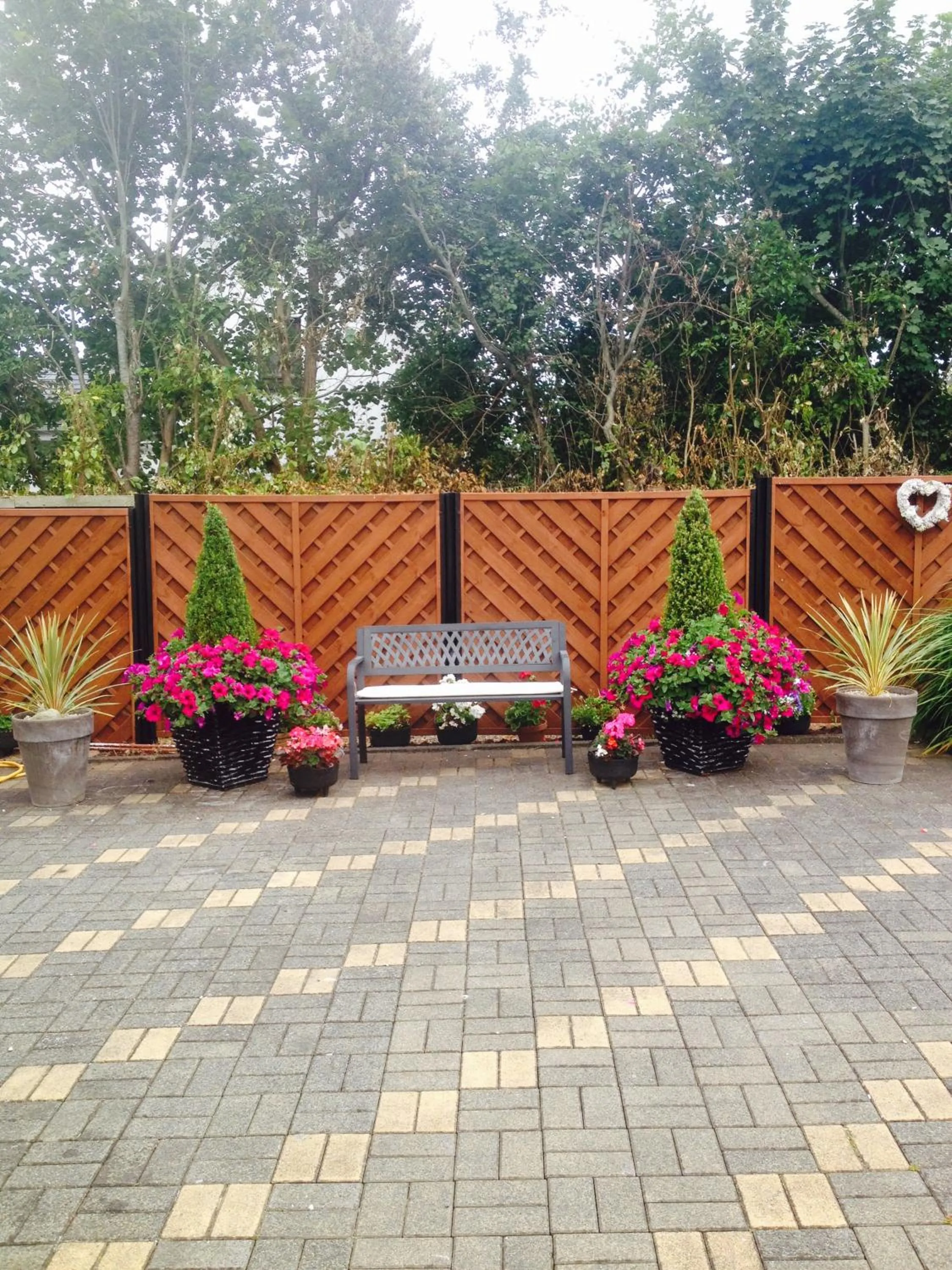 Garden view in Woodleigh Lodge