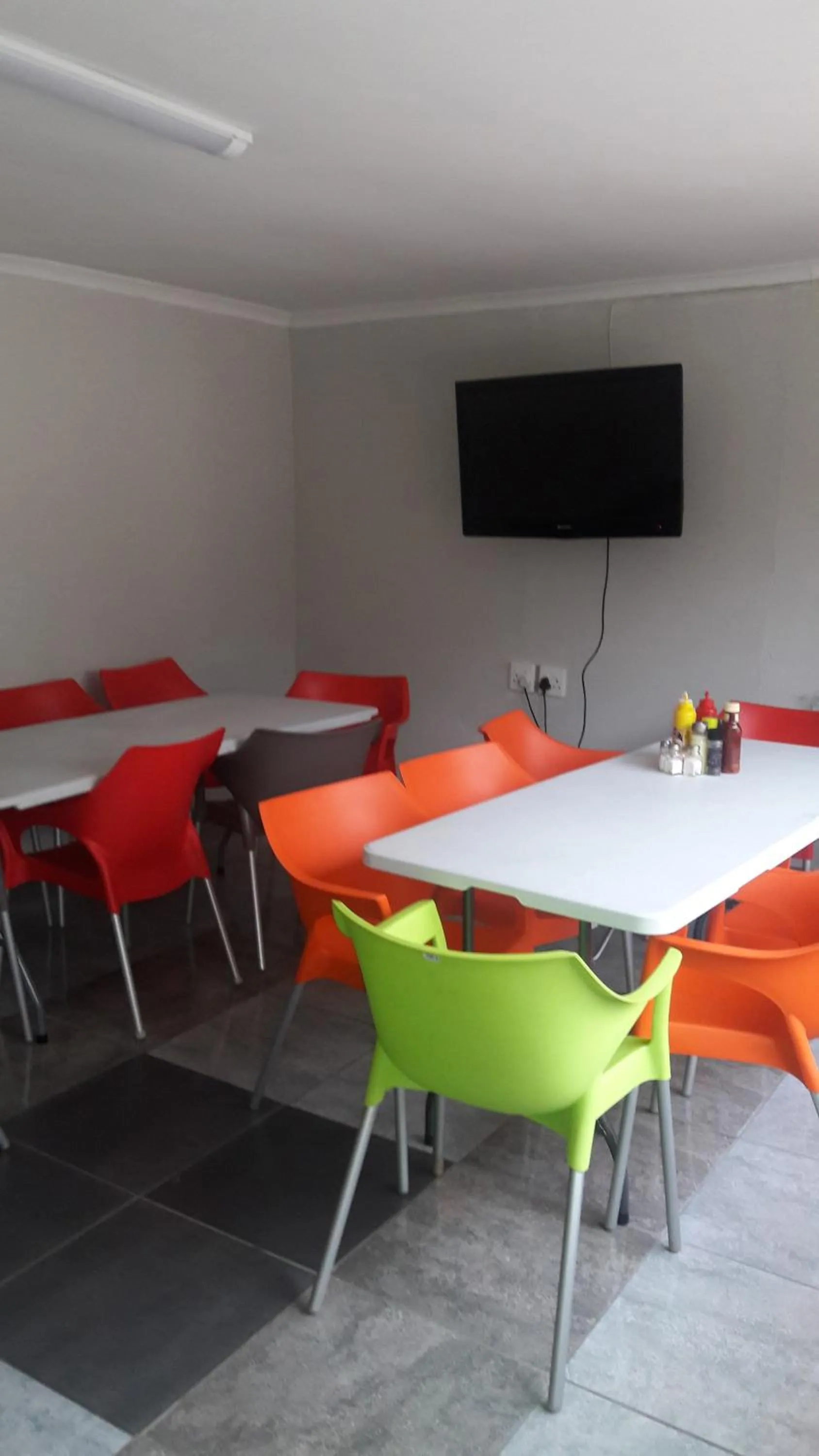 Restaurant/places to eat in Valley Guest House