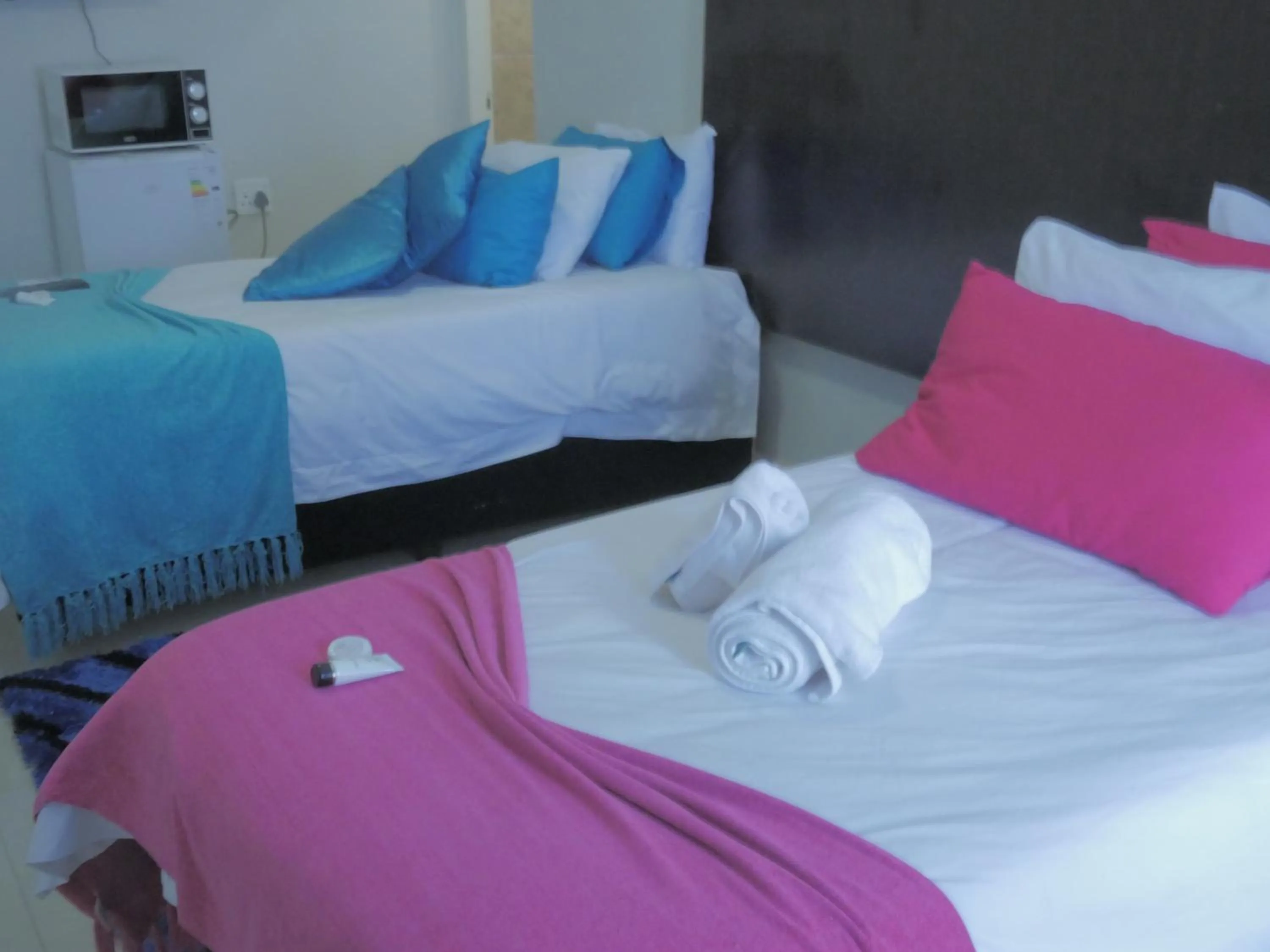 cot, Bed in Valley Guest House